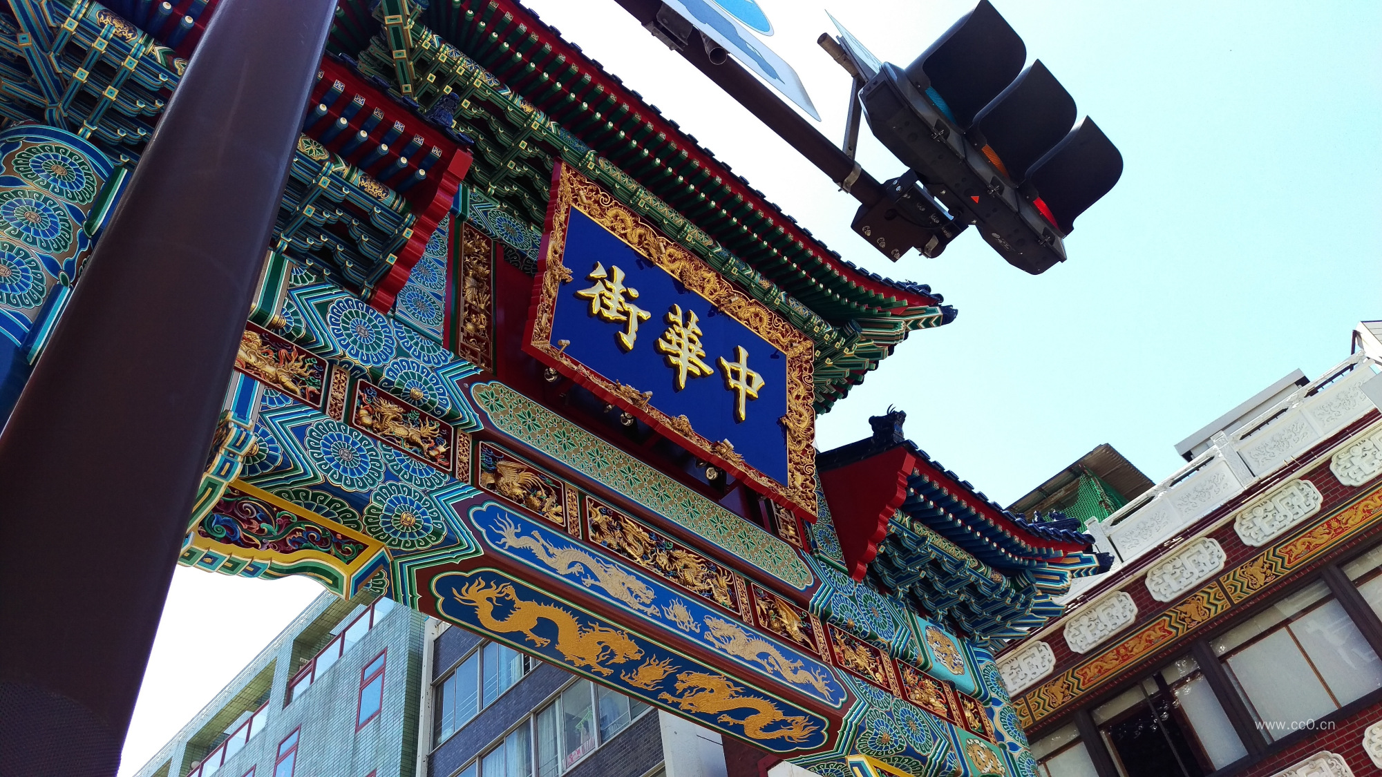 中华街的牌坊与红绿灯图片