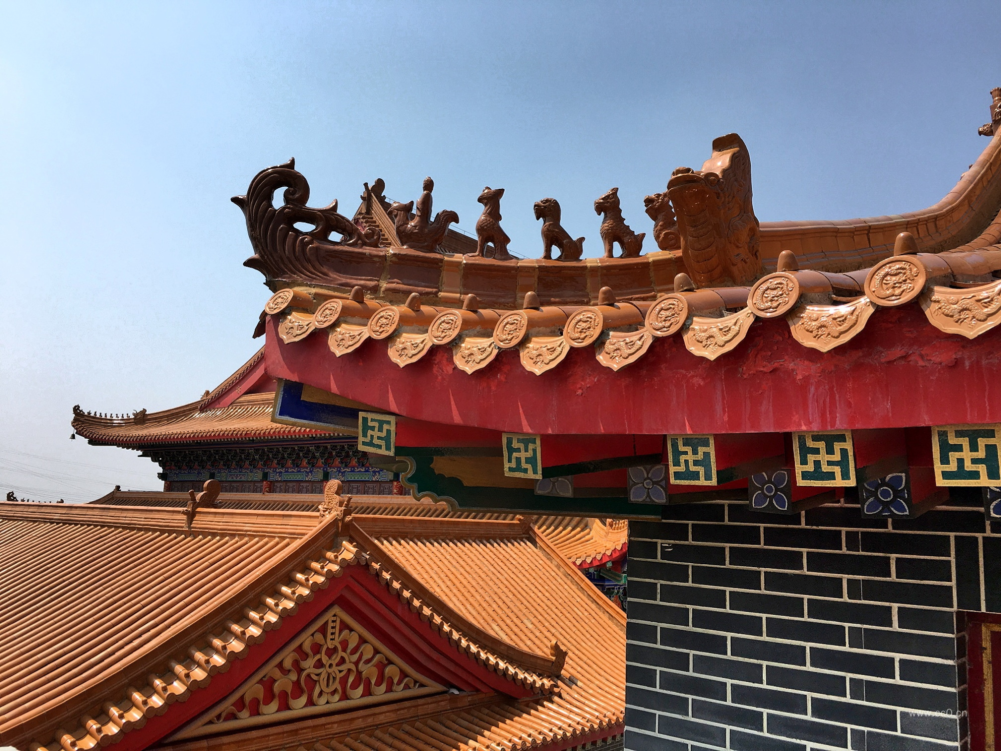 中式建筑宫殿建筑的琉璃瓦与屋脊兽