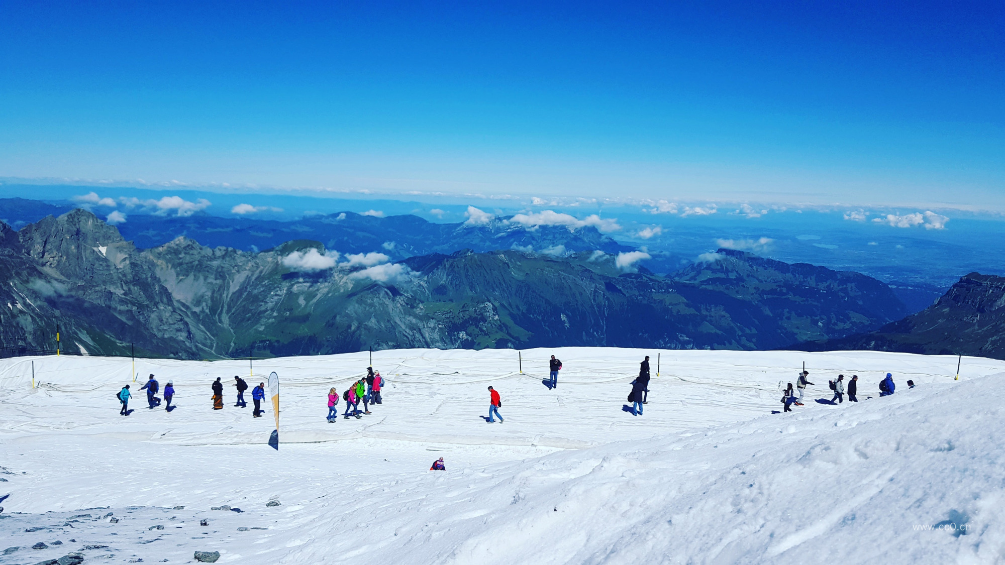 冬天滑雪场的让人起