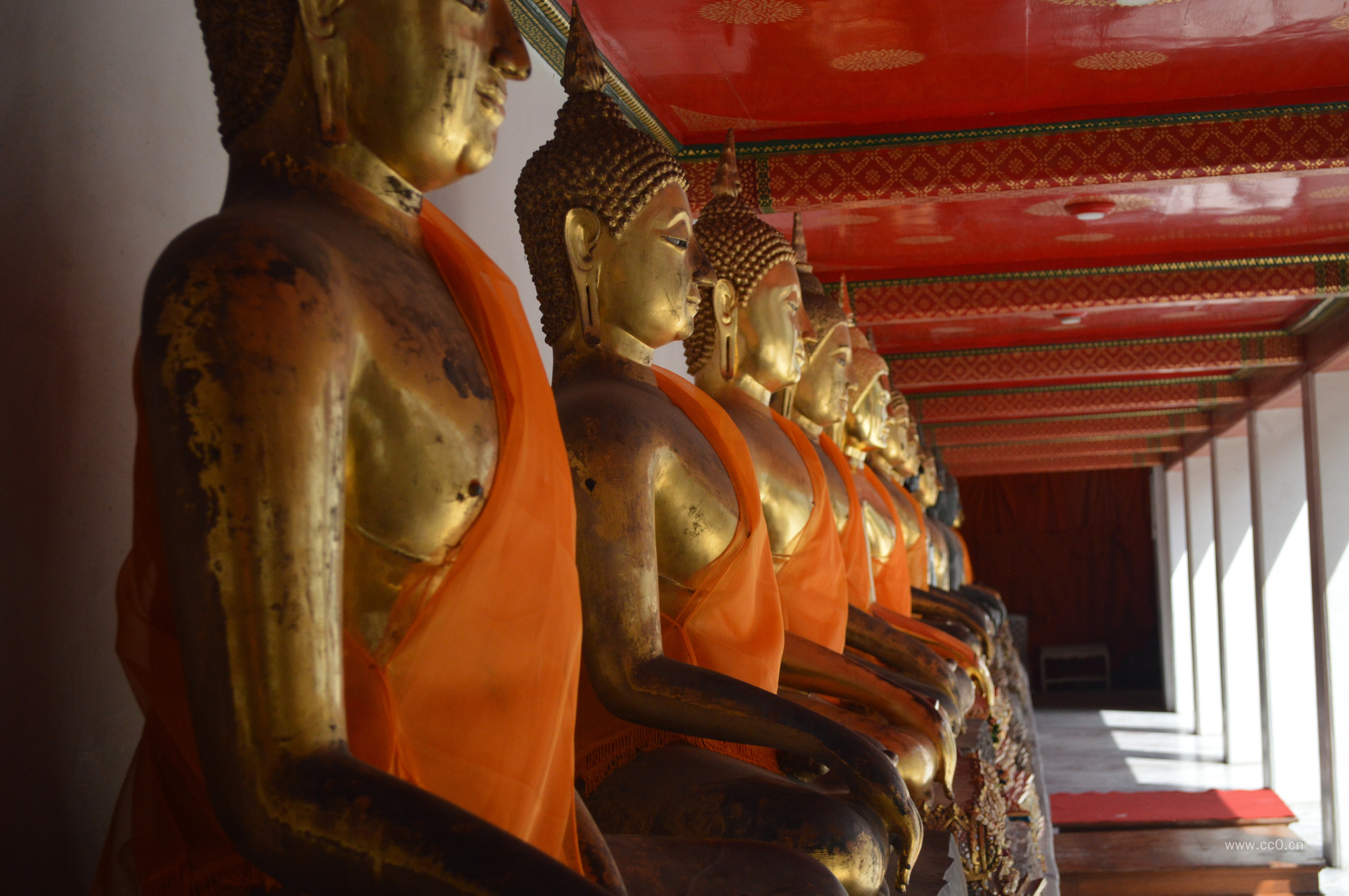 寺庙的佛像图片