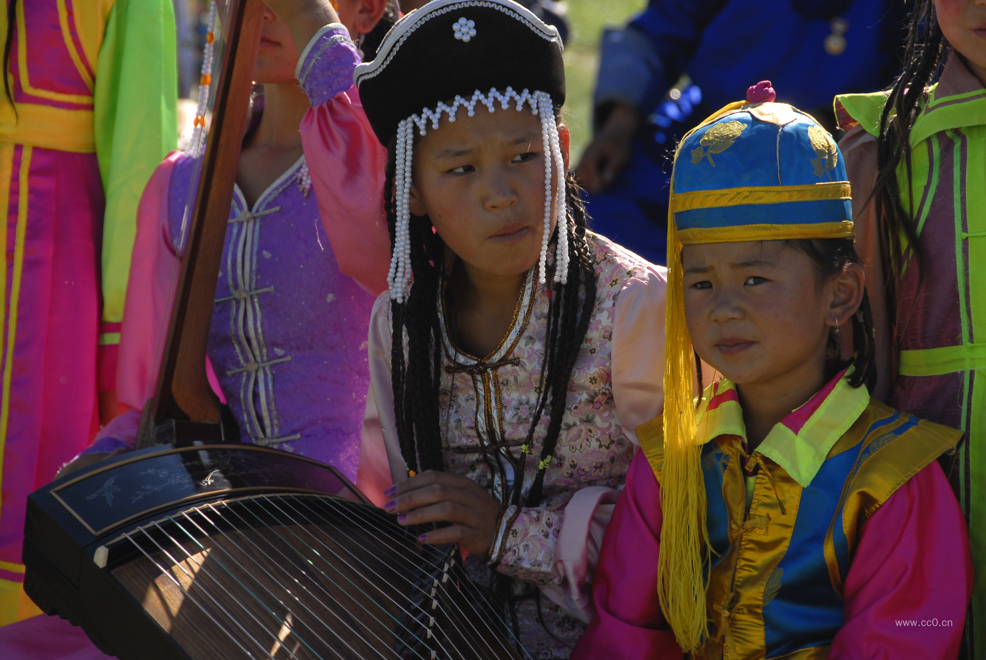 蒙古族女孩儿童人物图片