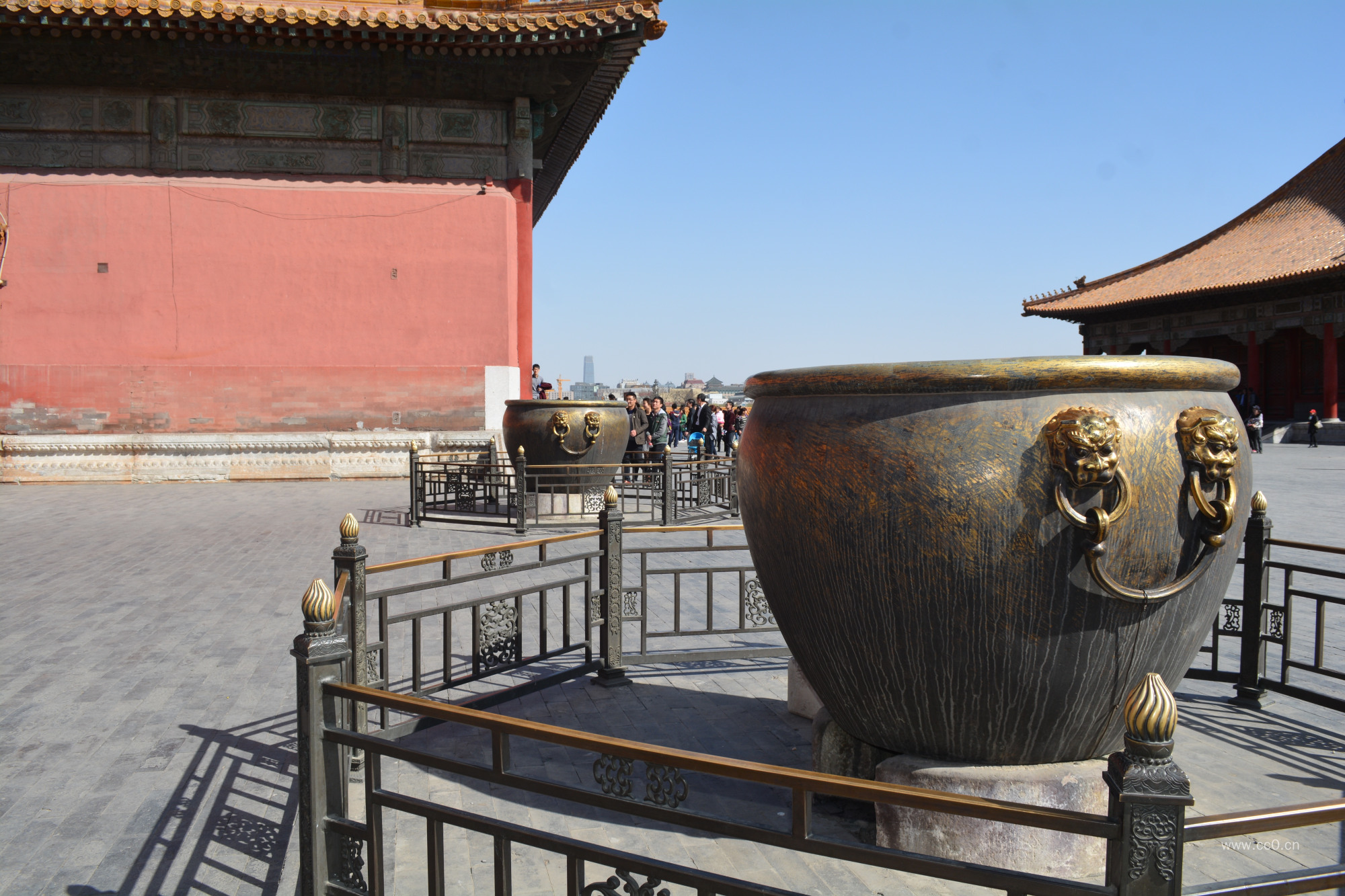 北京故宫的吉祥缸(门海)铜缸图片