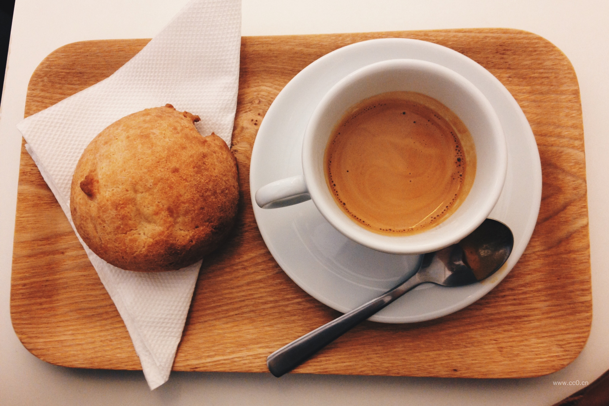 咖啡与面包早餐图片