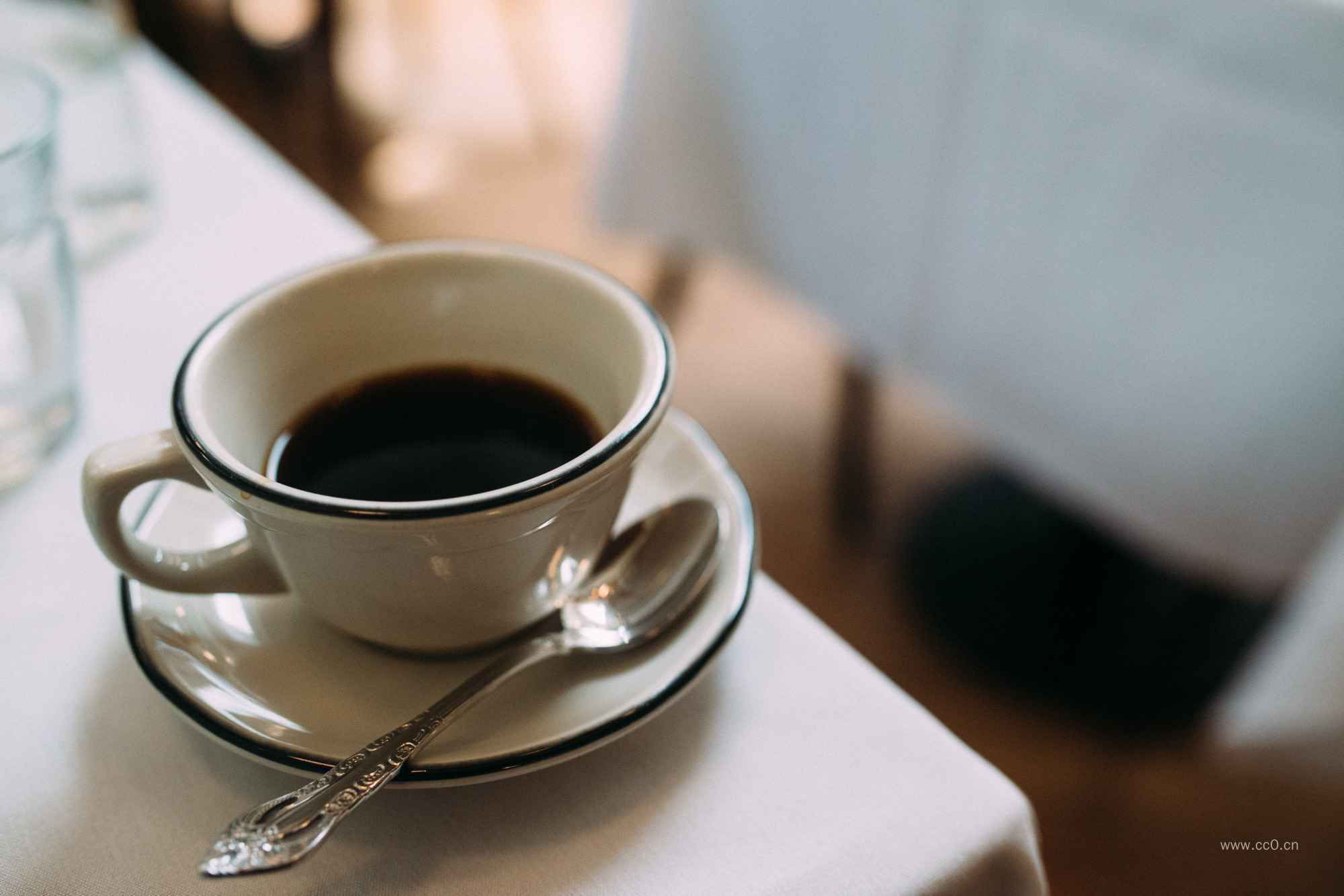 咖啡杯与勺子图片