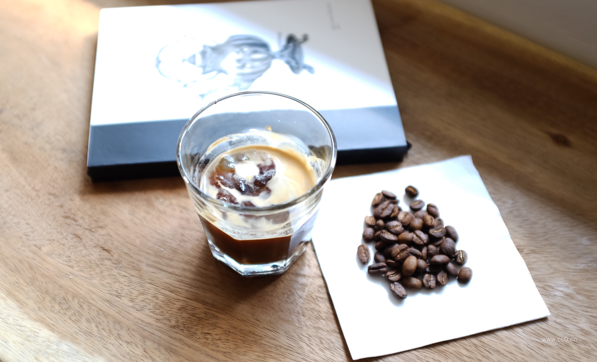 咖啡豆与咖啡图片