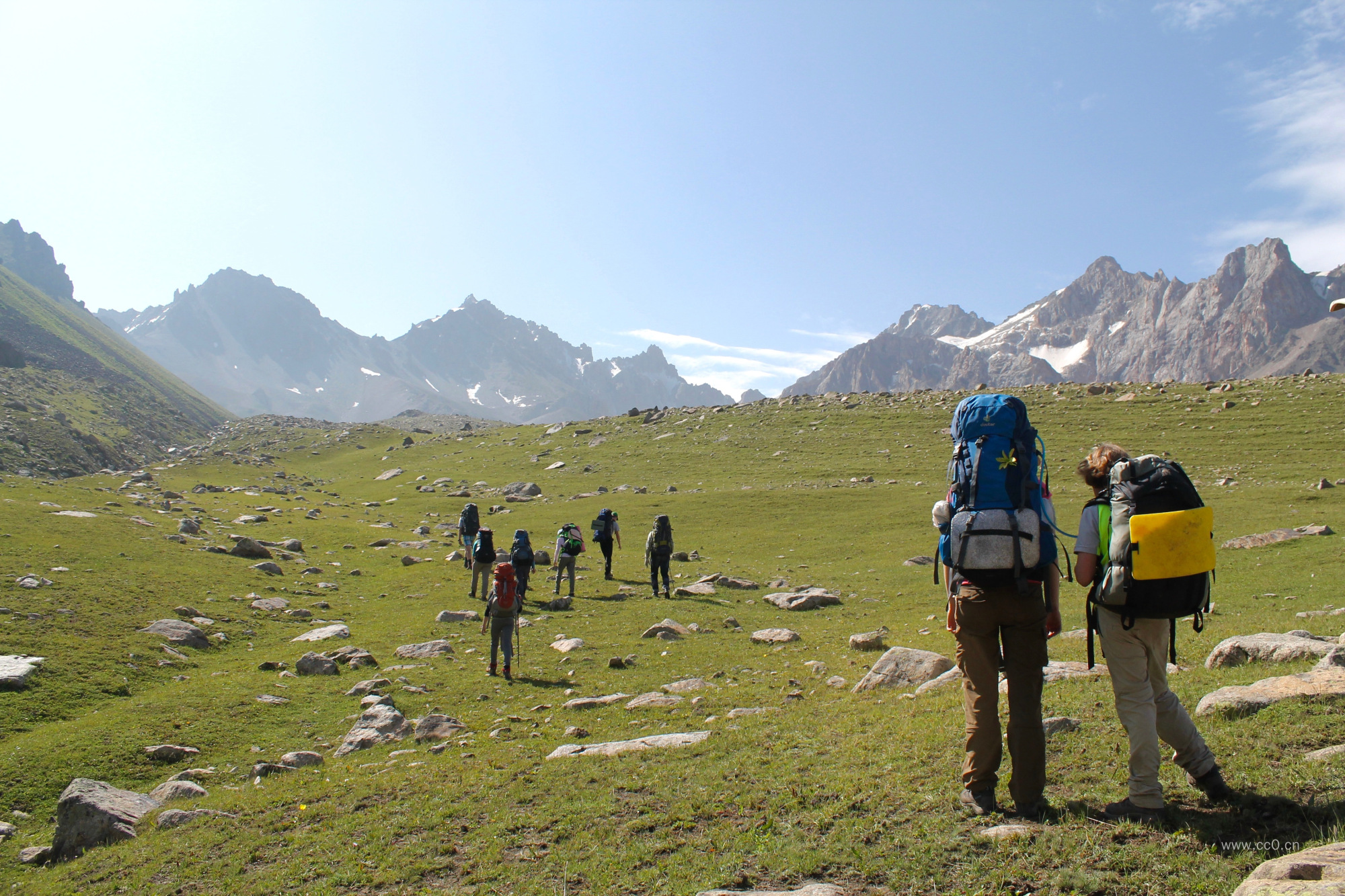 背包徒步旅行的团队
