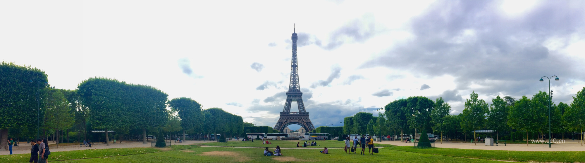 埃菲尔铁塔全景图片