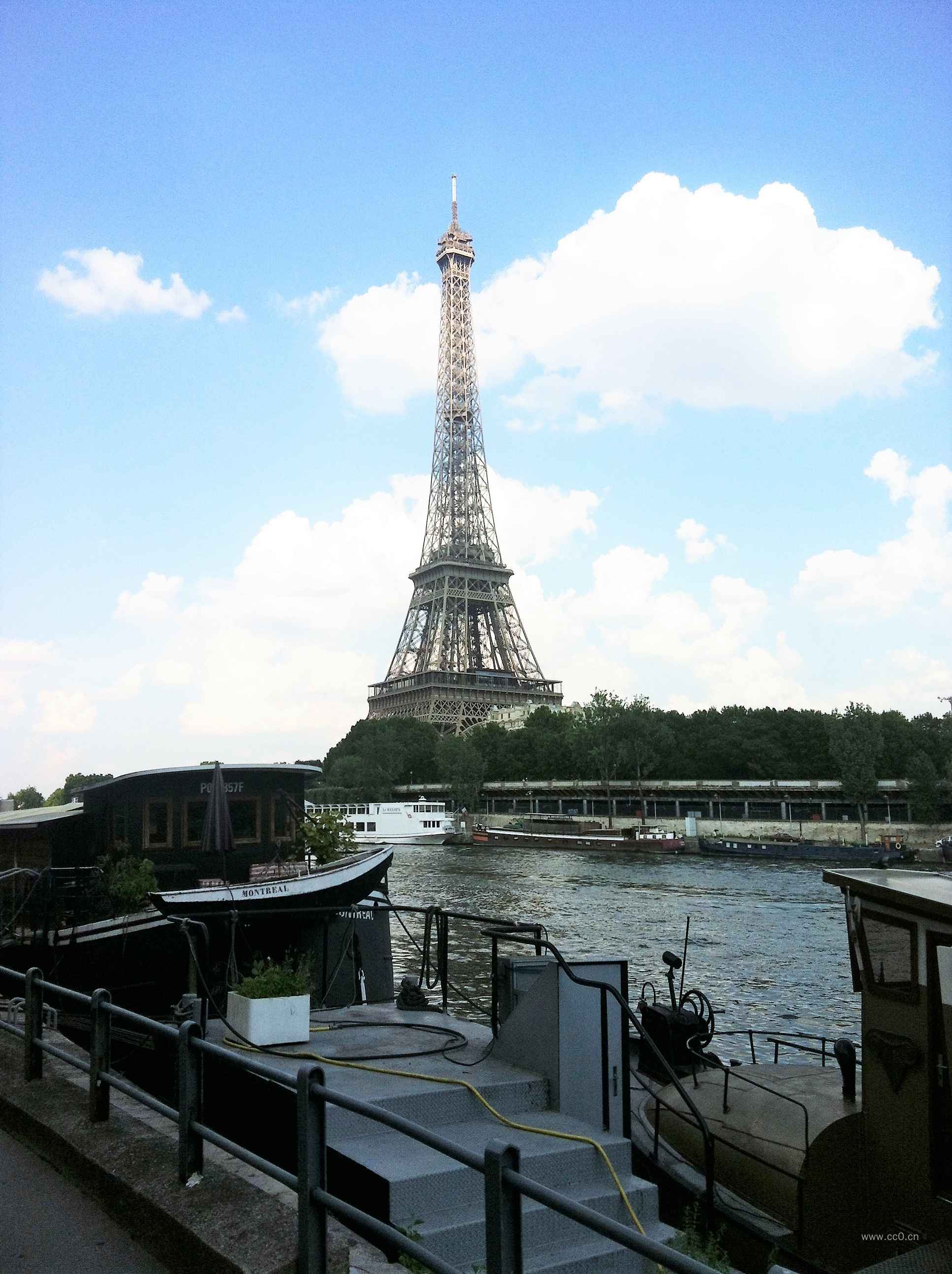 巴黎地标建筑物埃菲尔铁塔图片