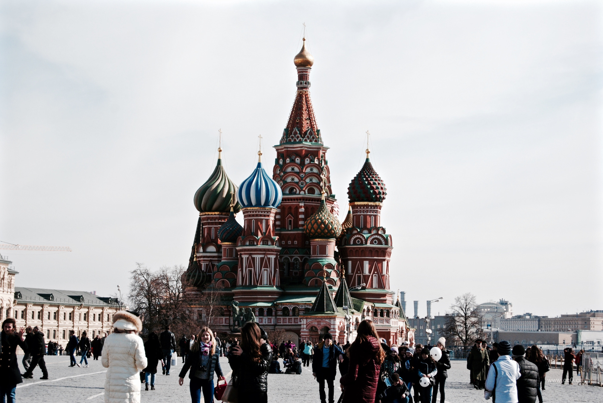 城堡建筑与人群图片