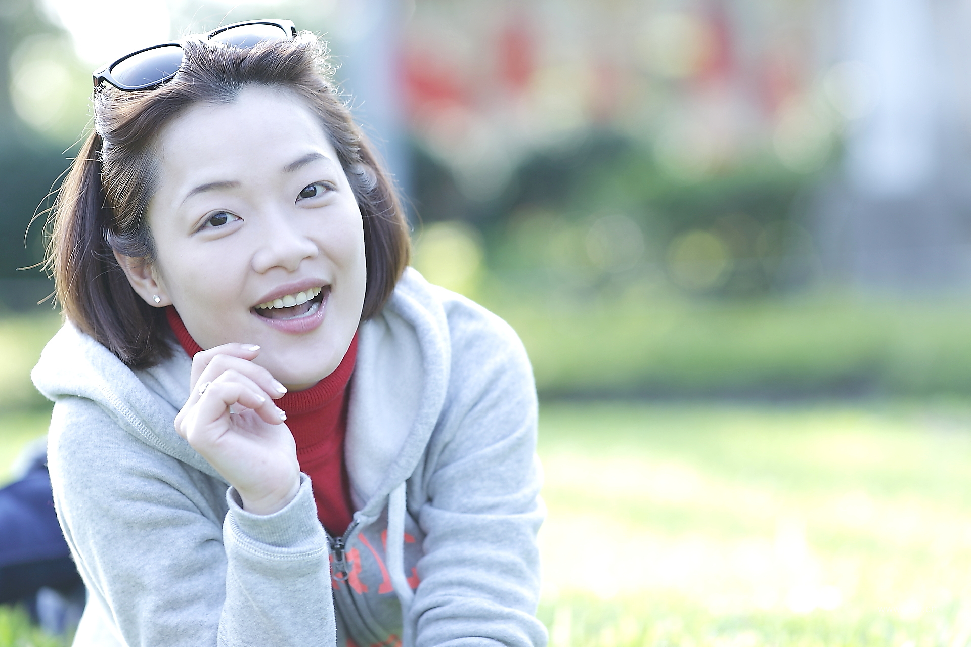 欢笑的女性人物