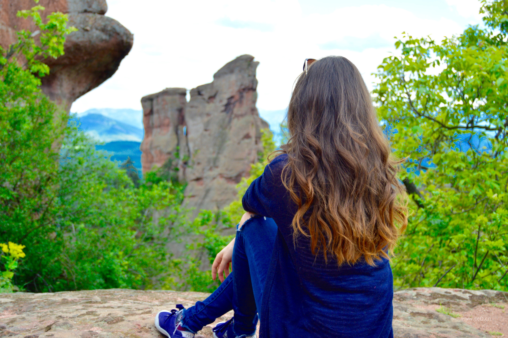 长发女生背影图片