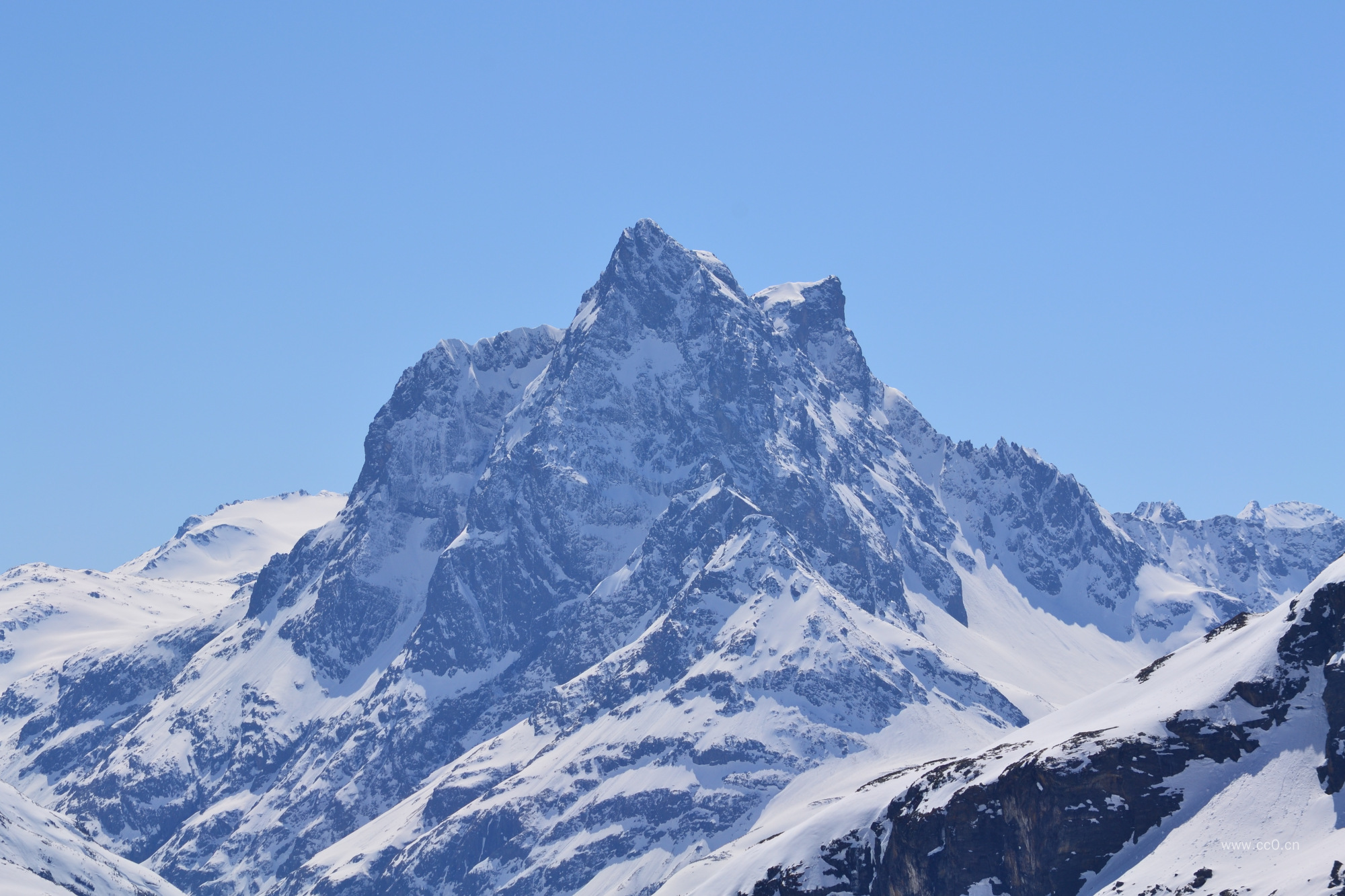 冬天的山峰图片
