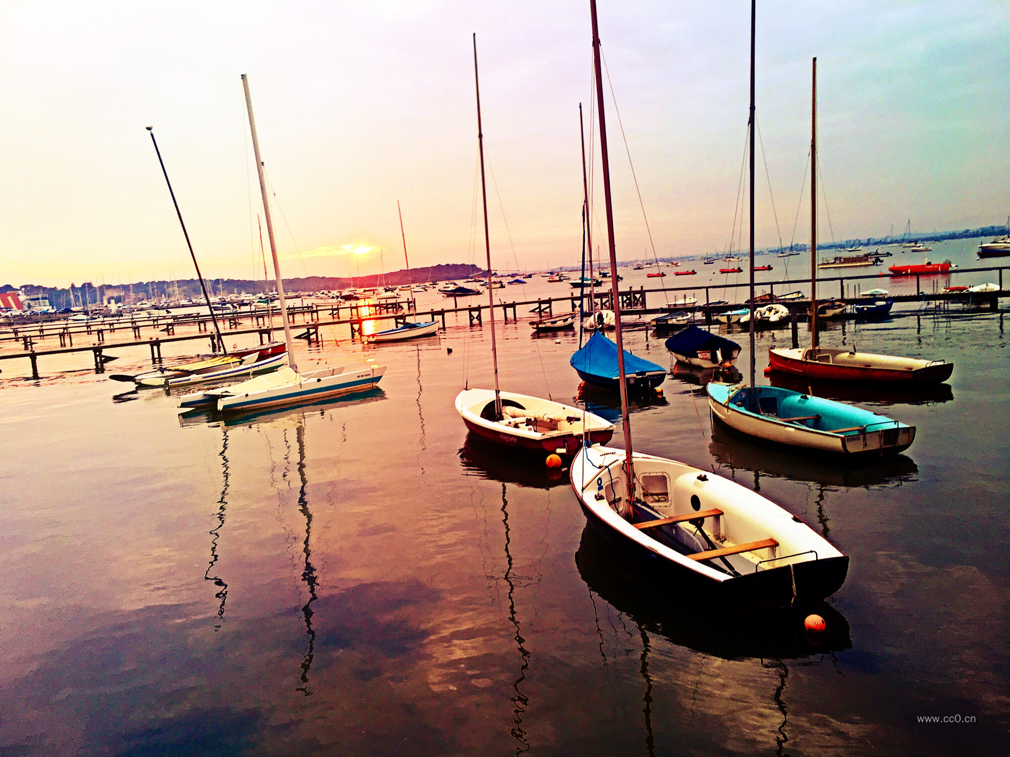 海面的帆船小船图片