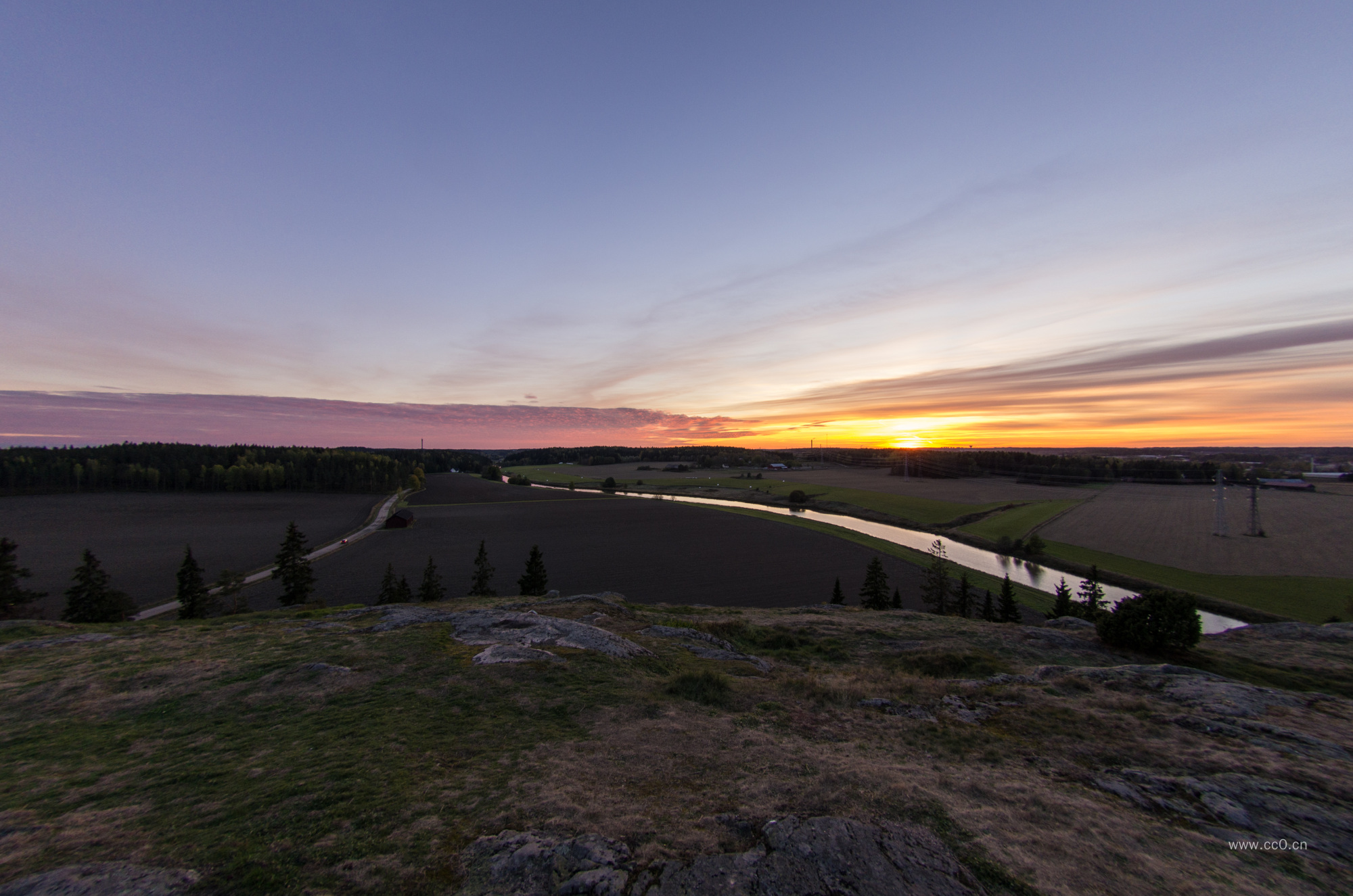 平原地平线与日落图片