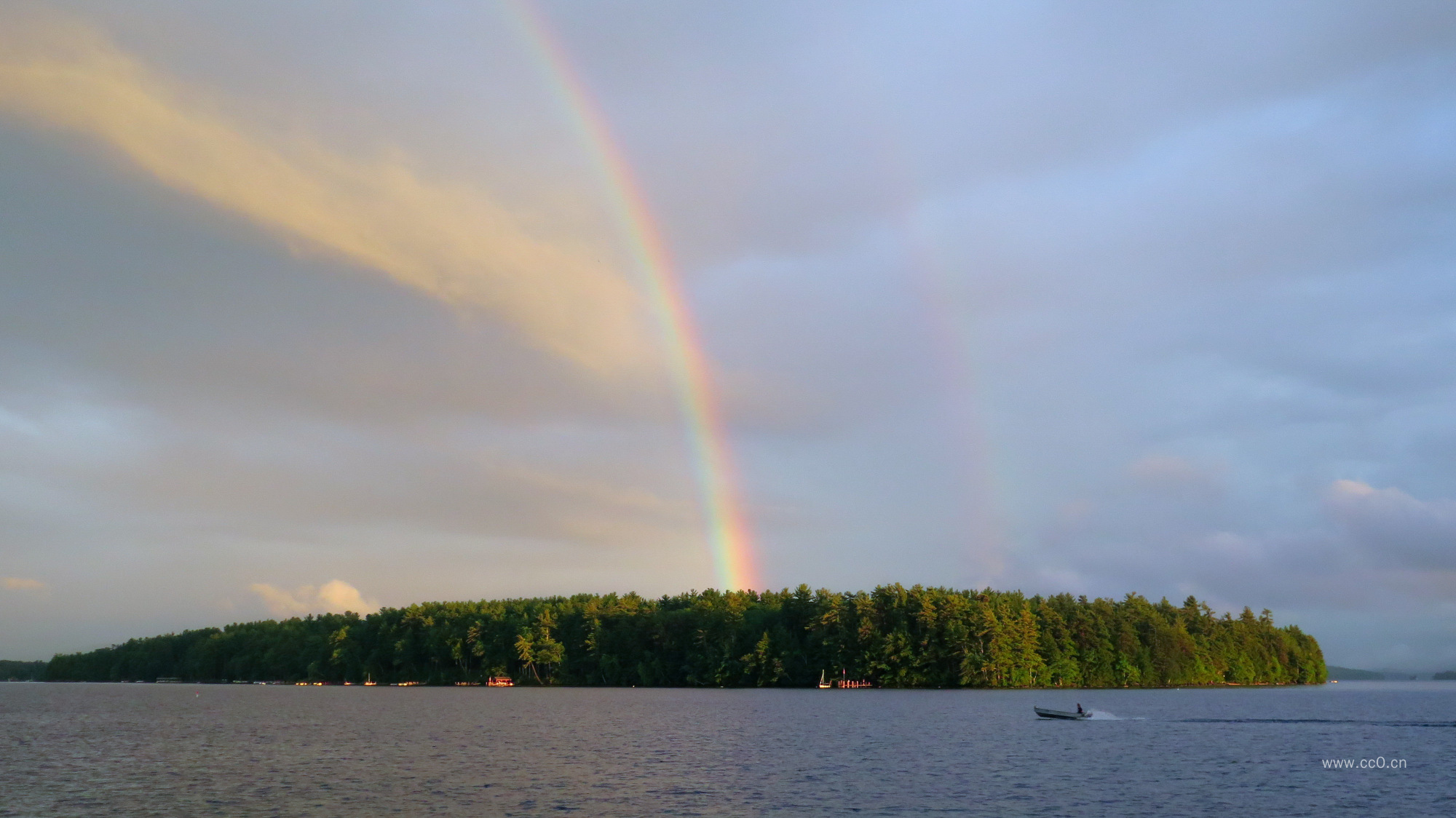 岛屿与彩虹风景图片