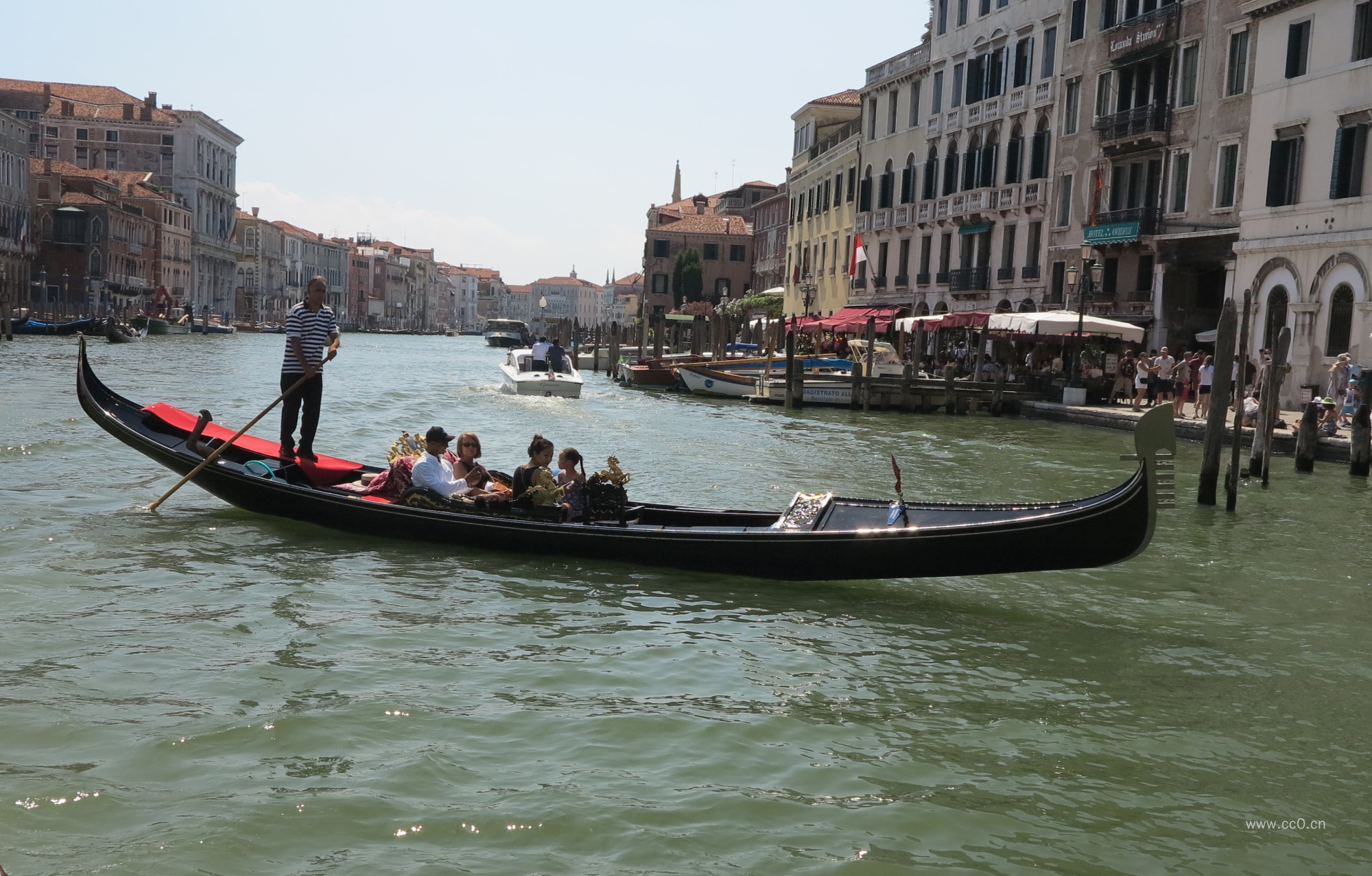 威尼斯的水上交通小船图片