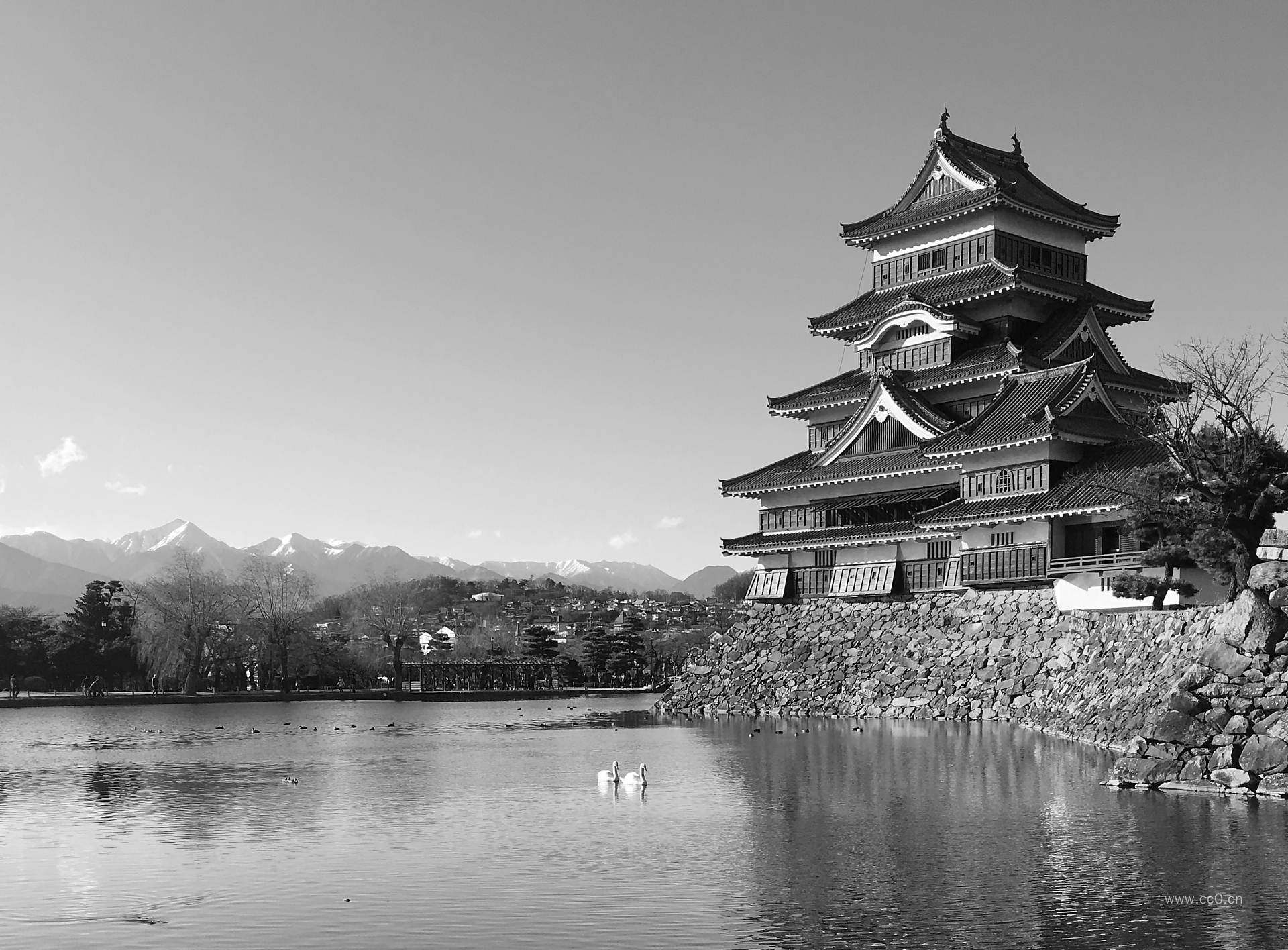 日本天守阁建筑黑白图片
