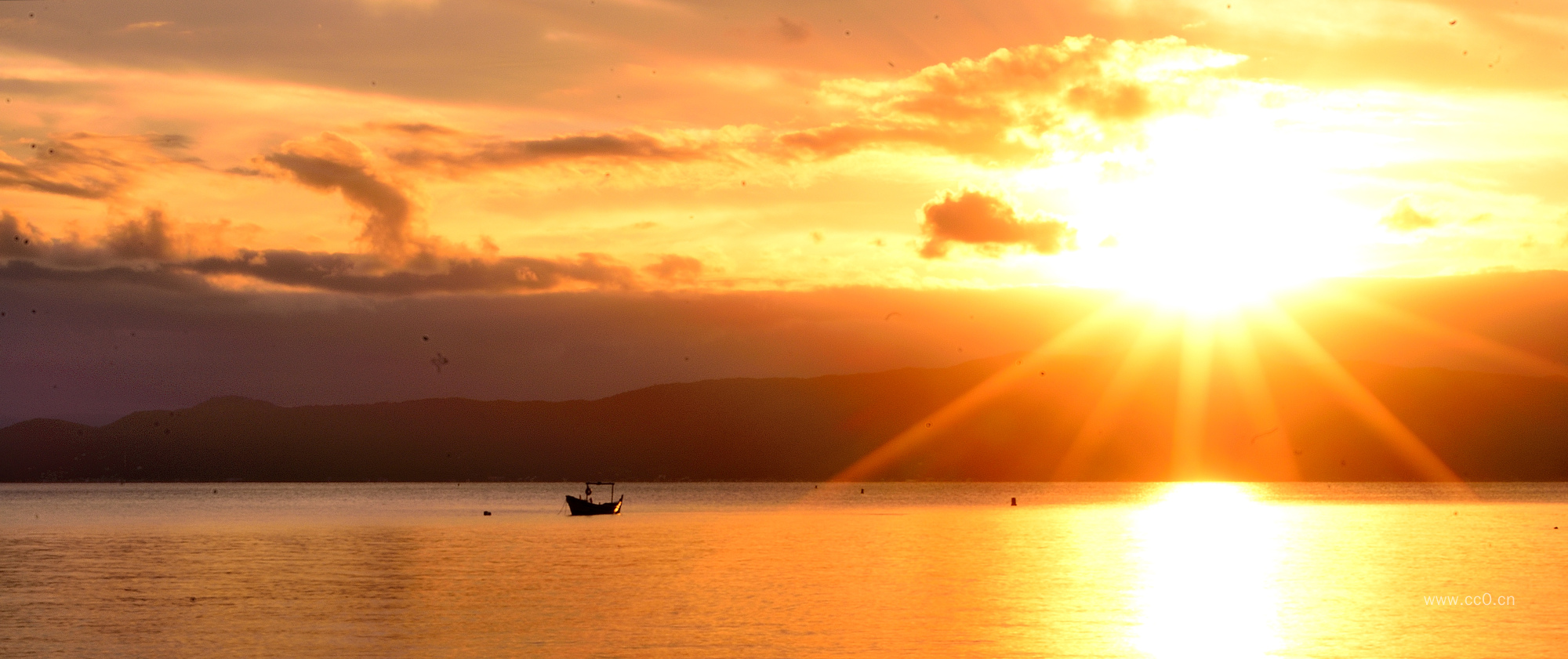 海上日落天空图片