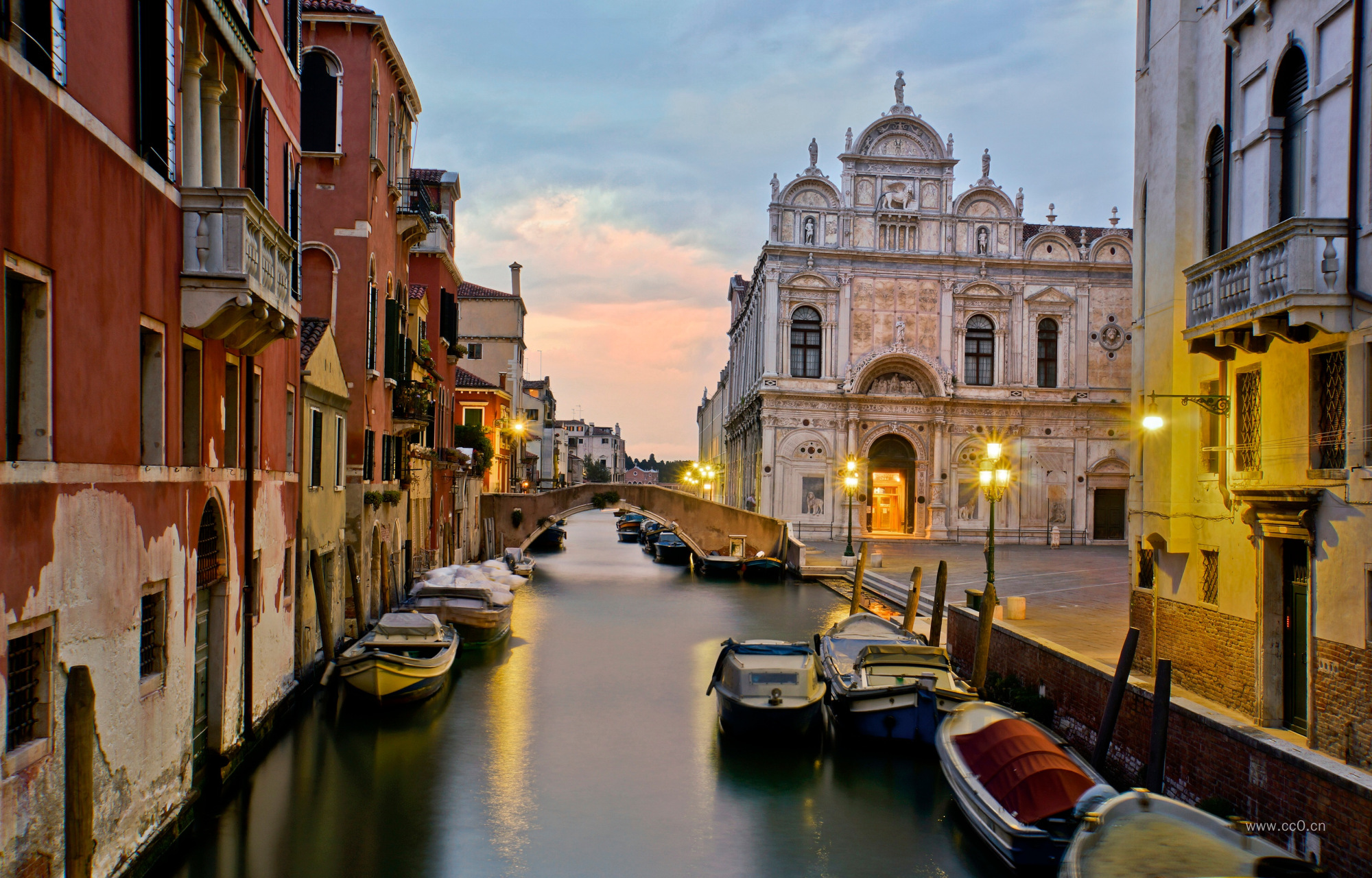 欧式建筑与小船图片