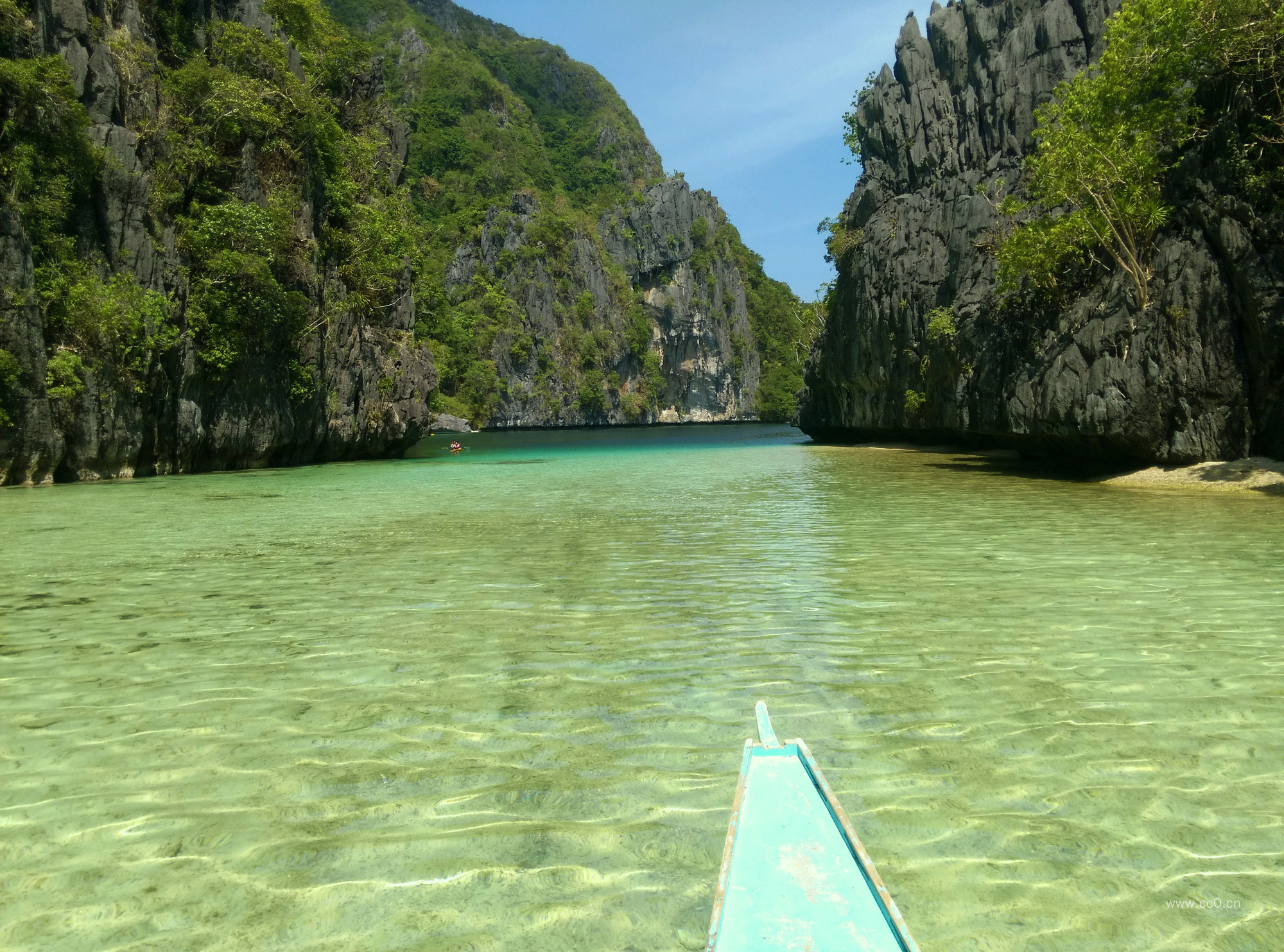 河流与悬崖岩石图片