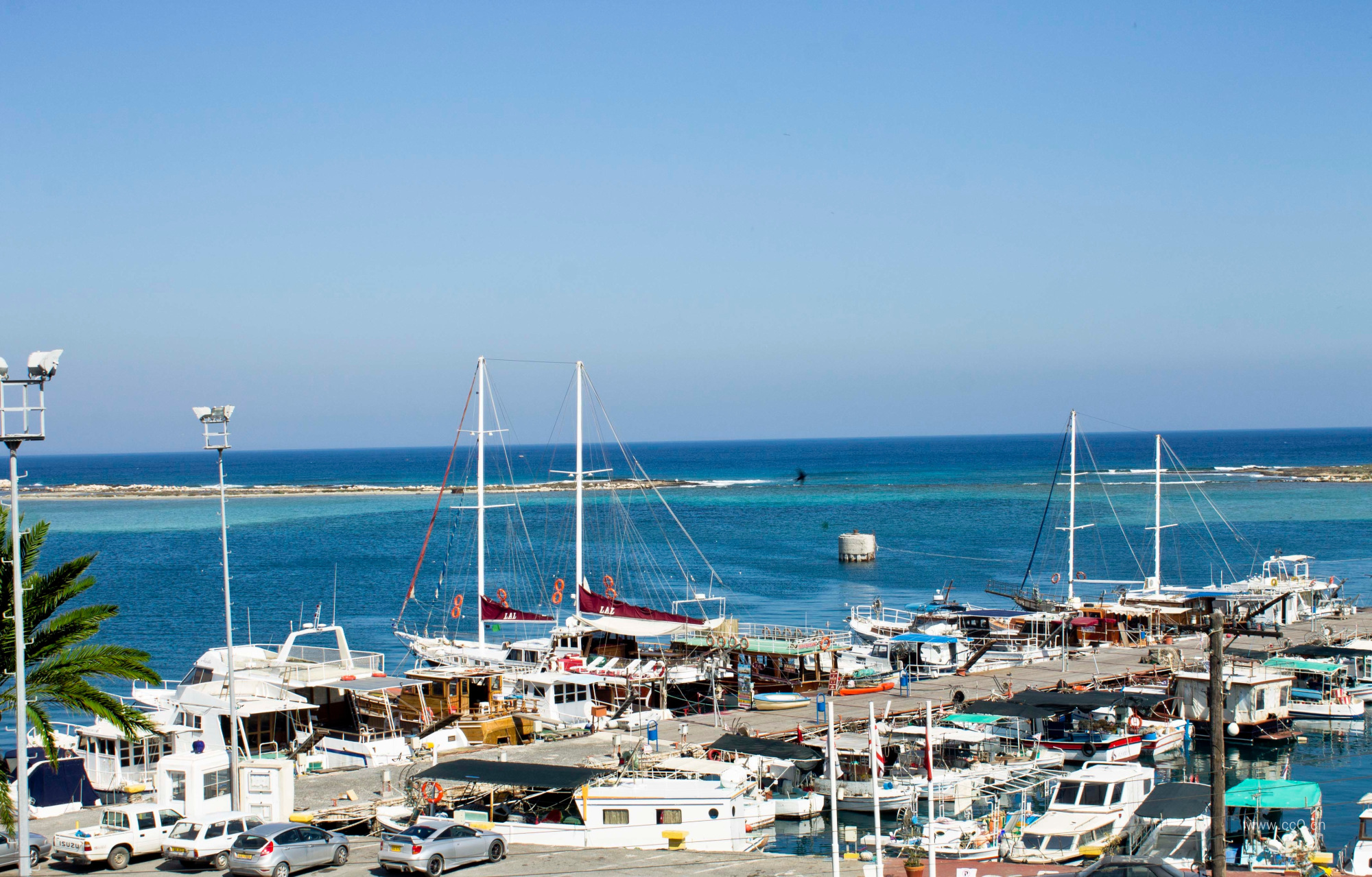 海港停泊的船图片