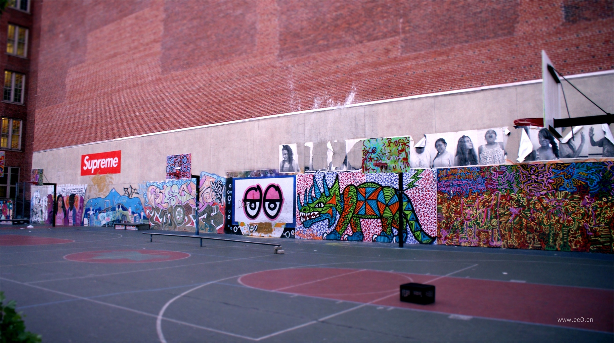 篮球场的涂鸦