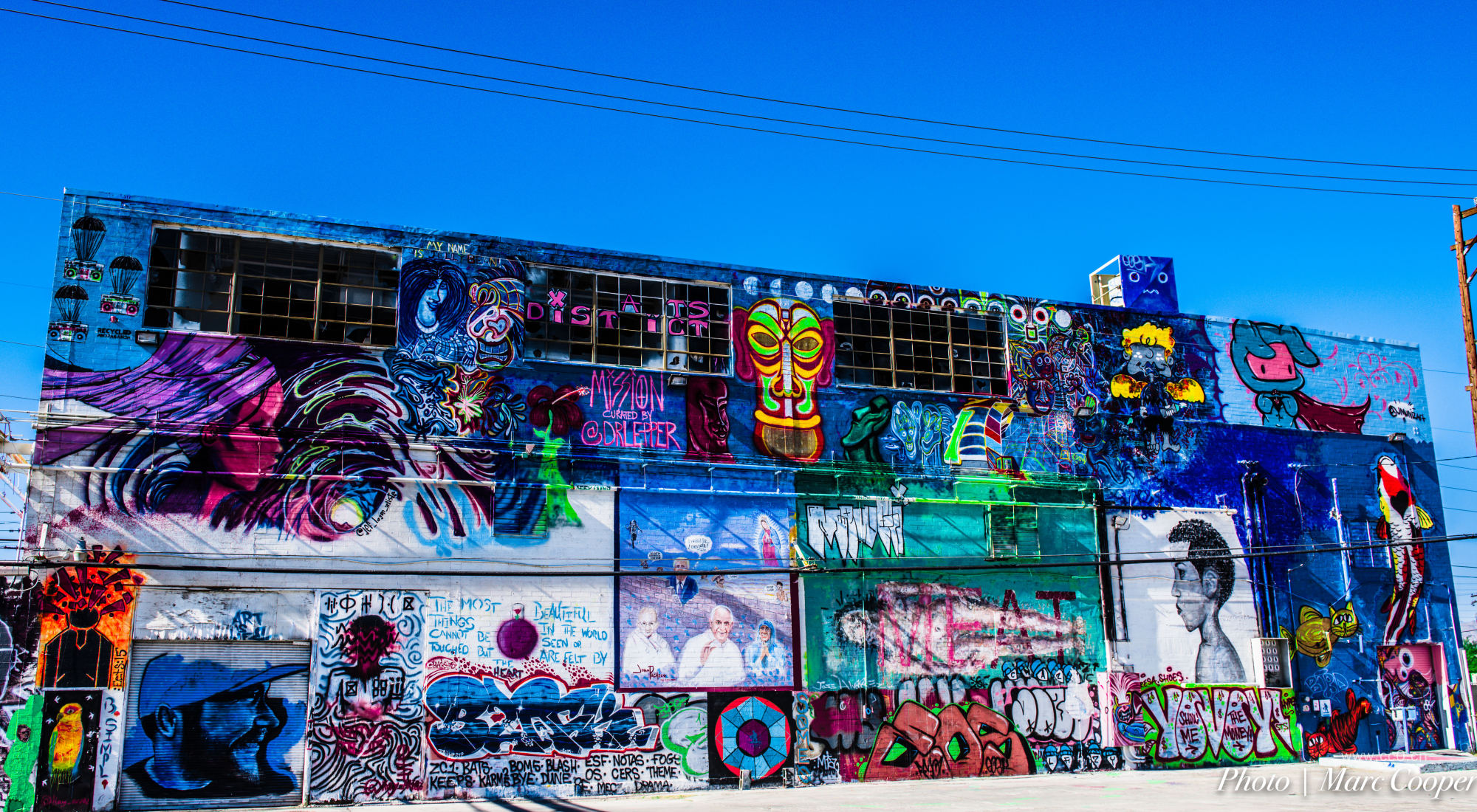 街头建筑上的涂鸦