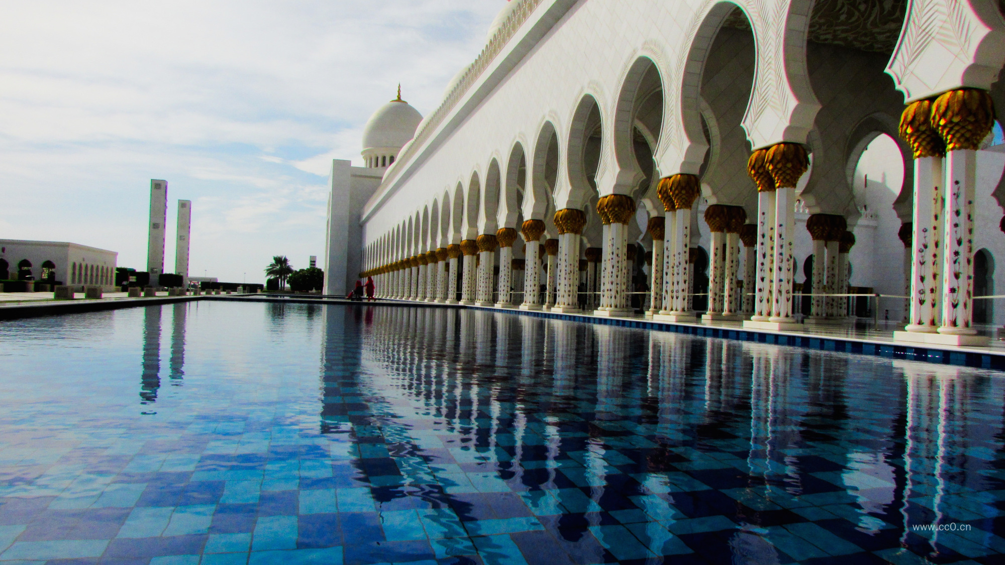 白色的清真寺建筑图片