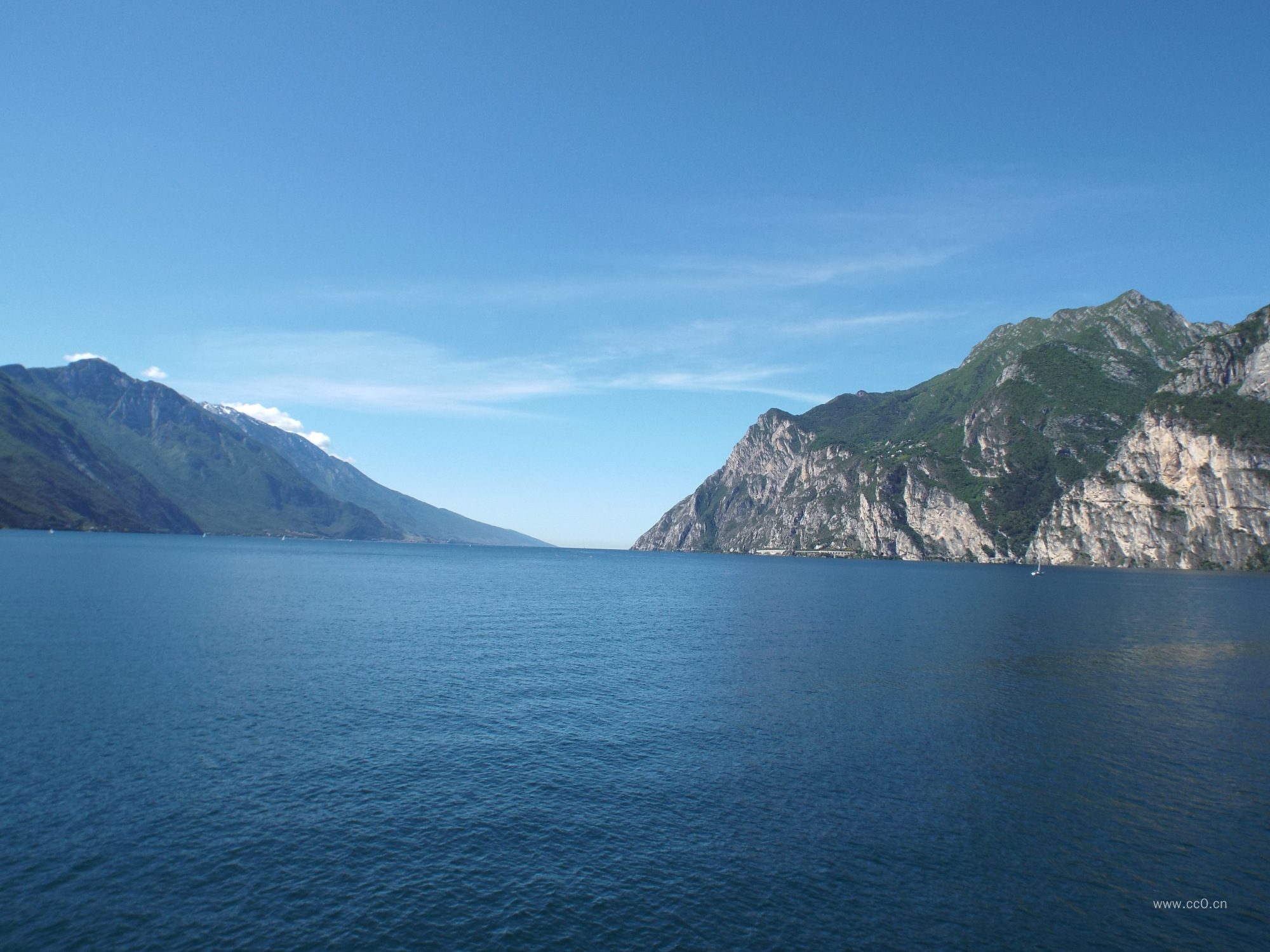 湖泊与山的山水风景