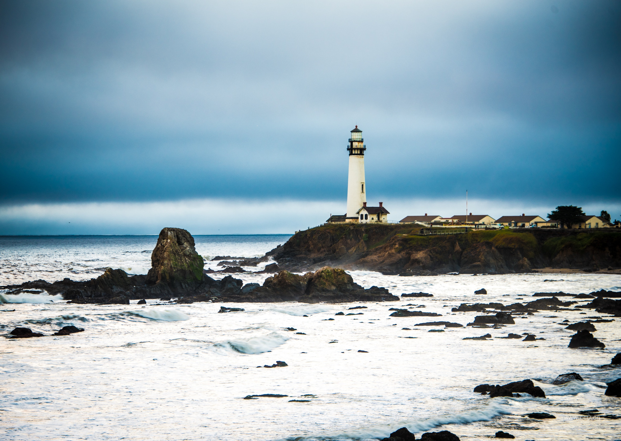 海岸的灯塔图片