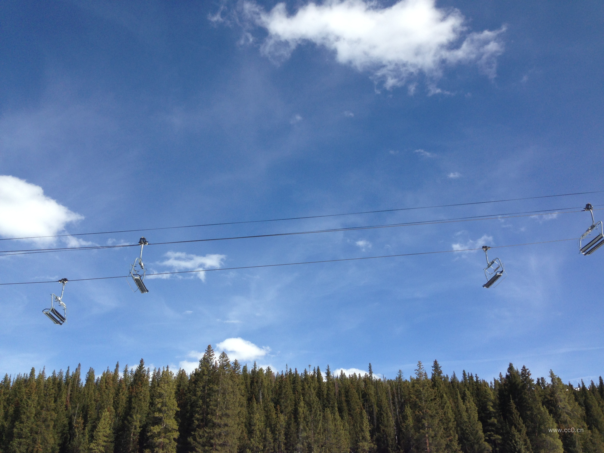天空与缆车图片