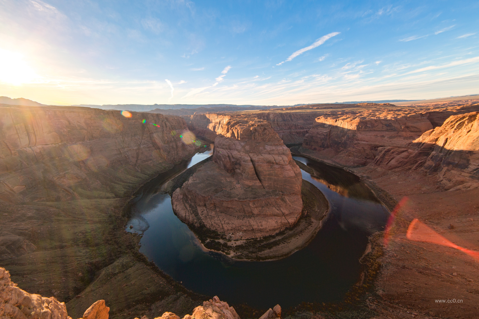 蓝天天空与马蹄湾河谷图片