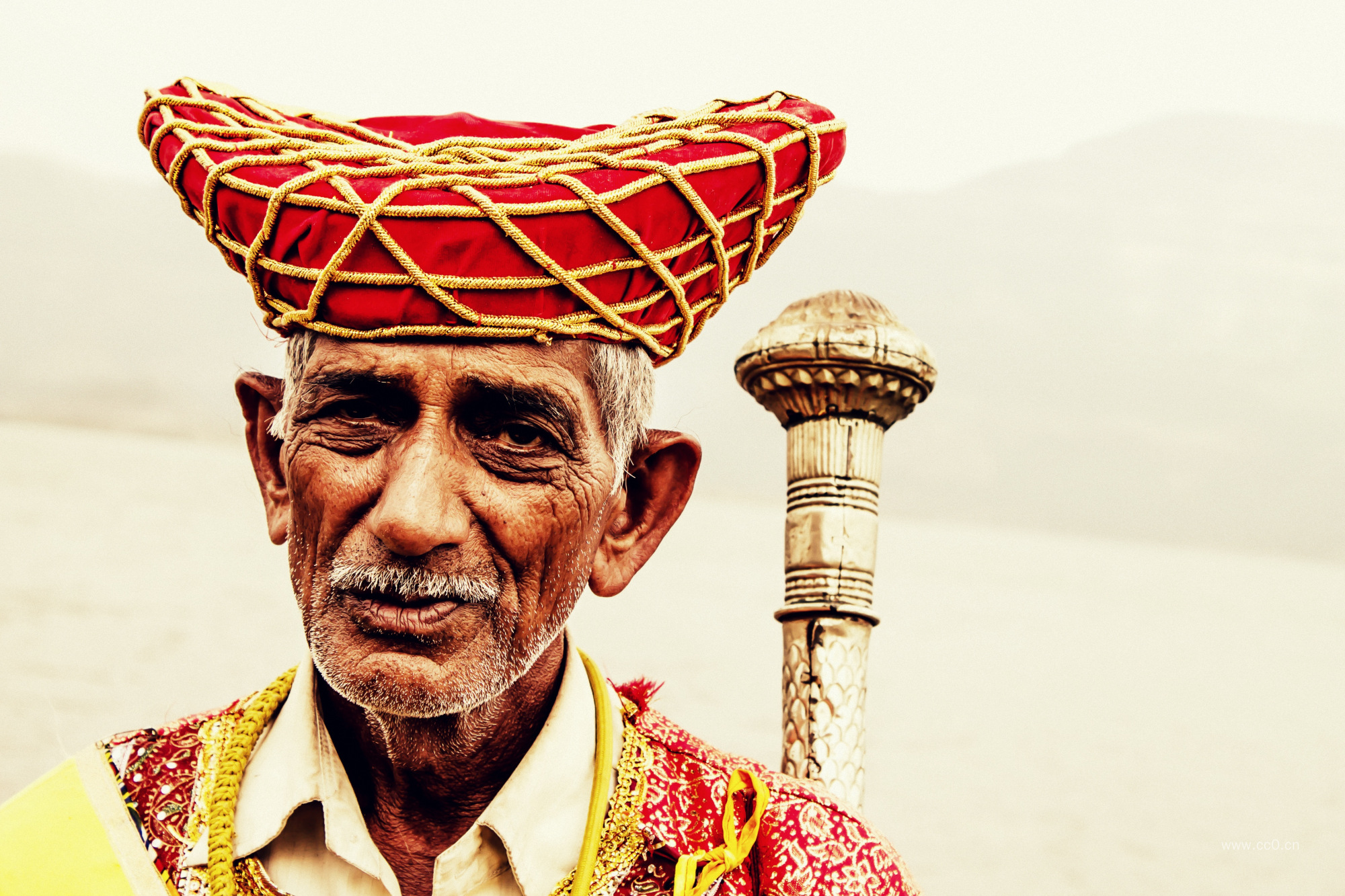 戴帽子的老年人物图片