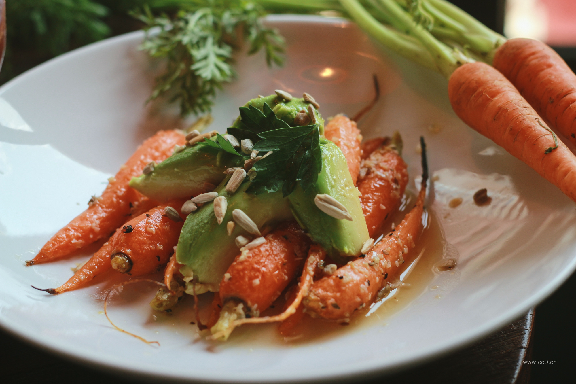 盘子里的胡萝卜图片