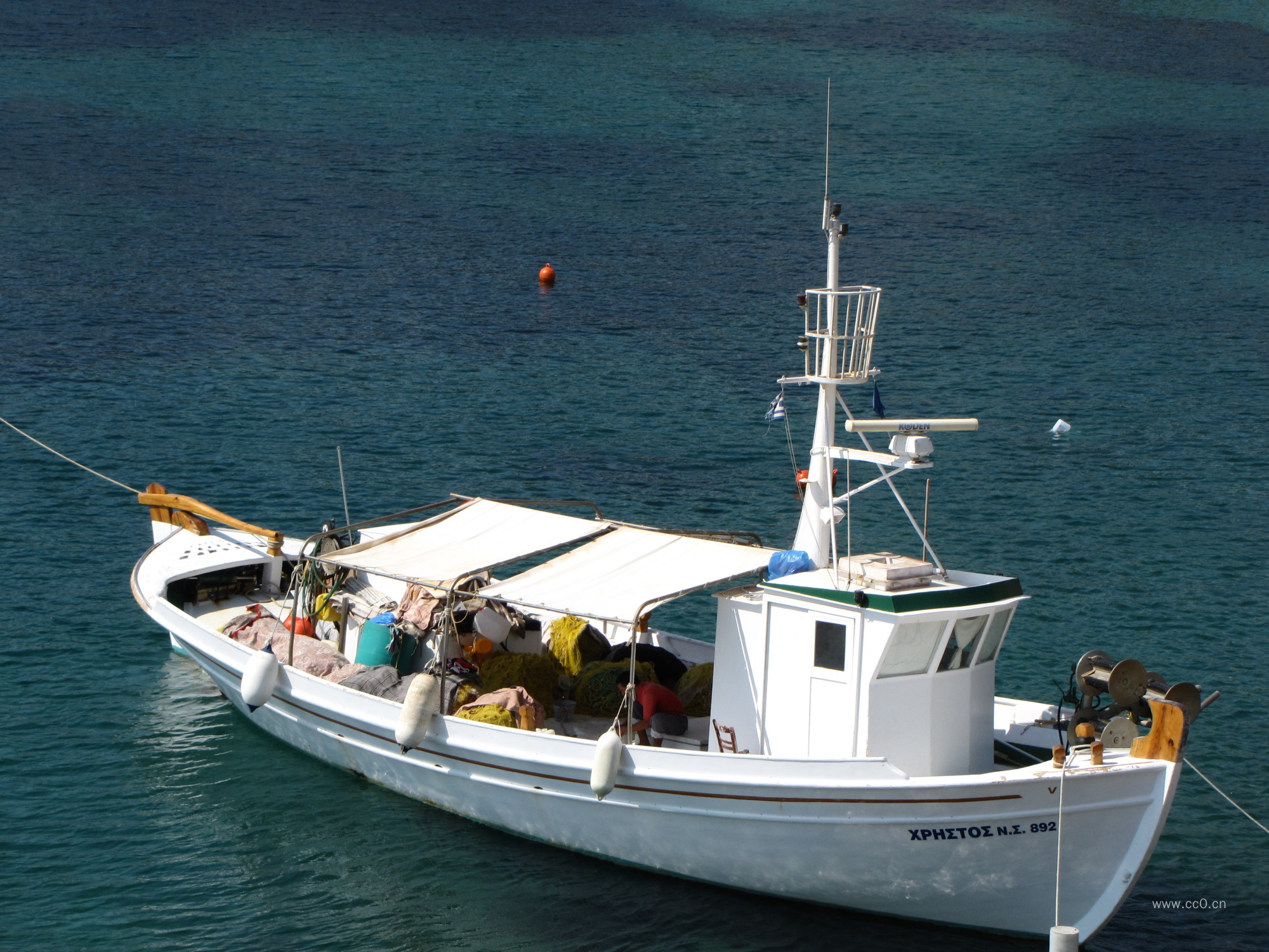 海面的渔船图片