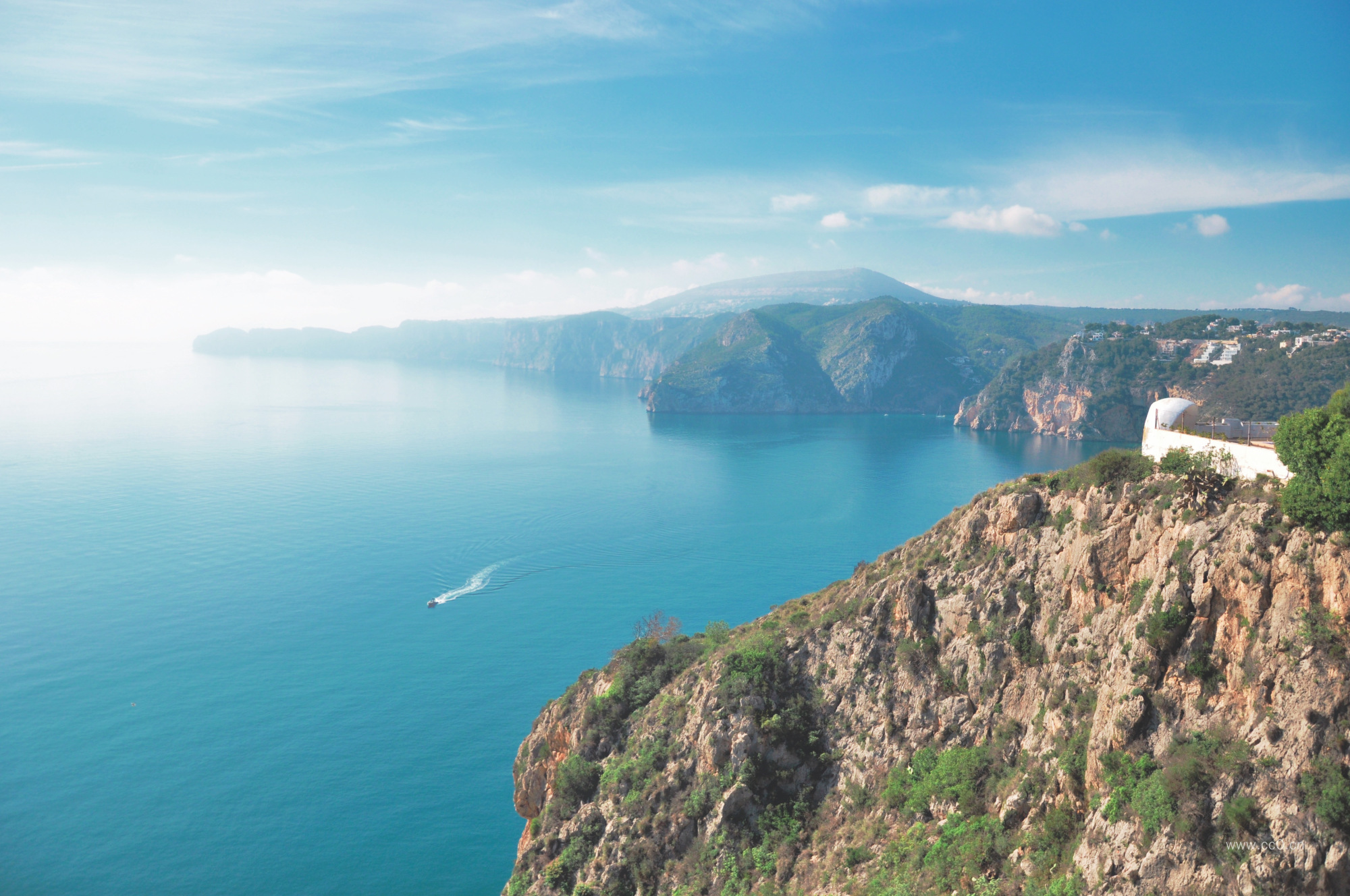 海岸的山脉图片