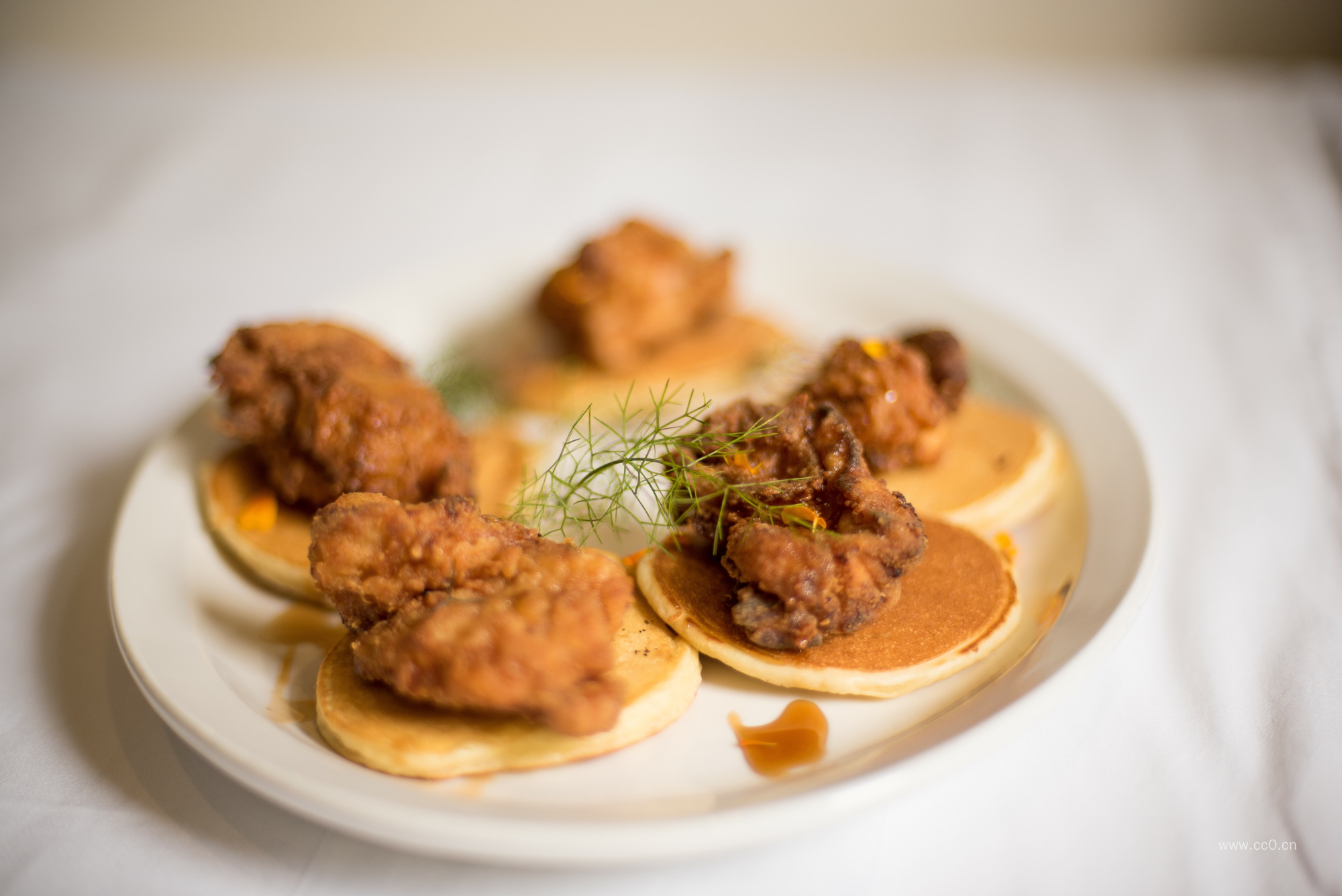 盘子里的美食菜品图片