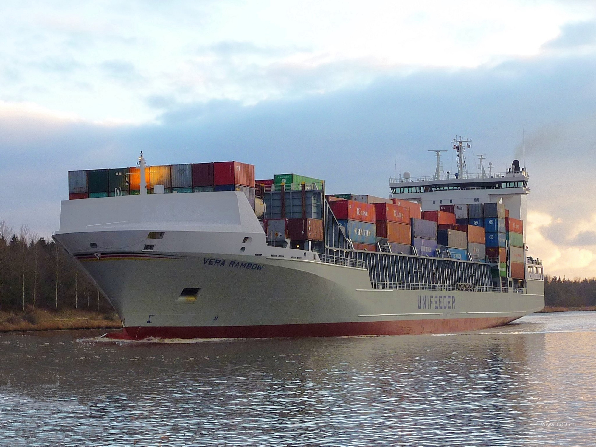 集装箱货运轮船