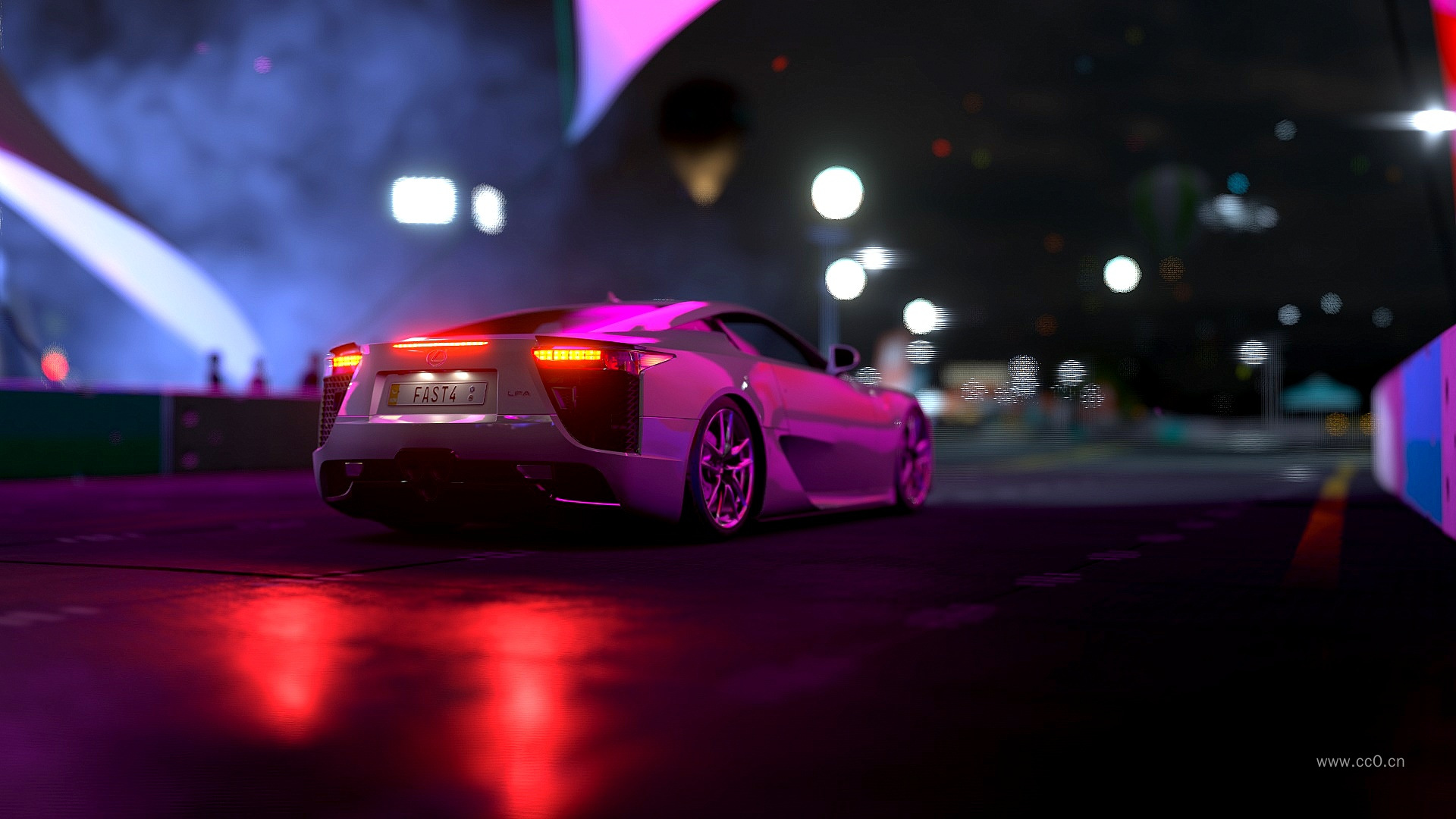 夜晚道路上的雷克萨斯跑车图片