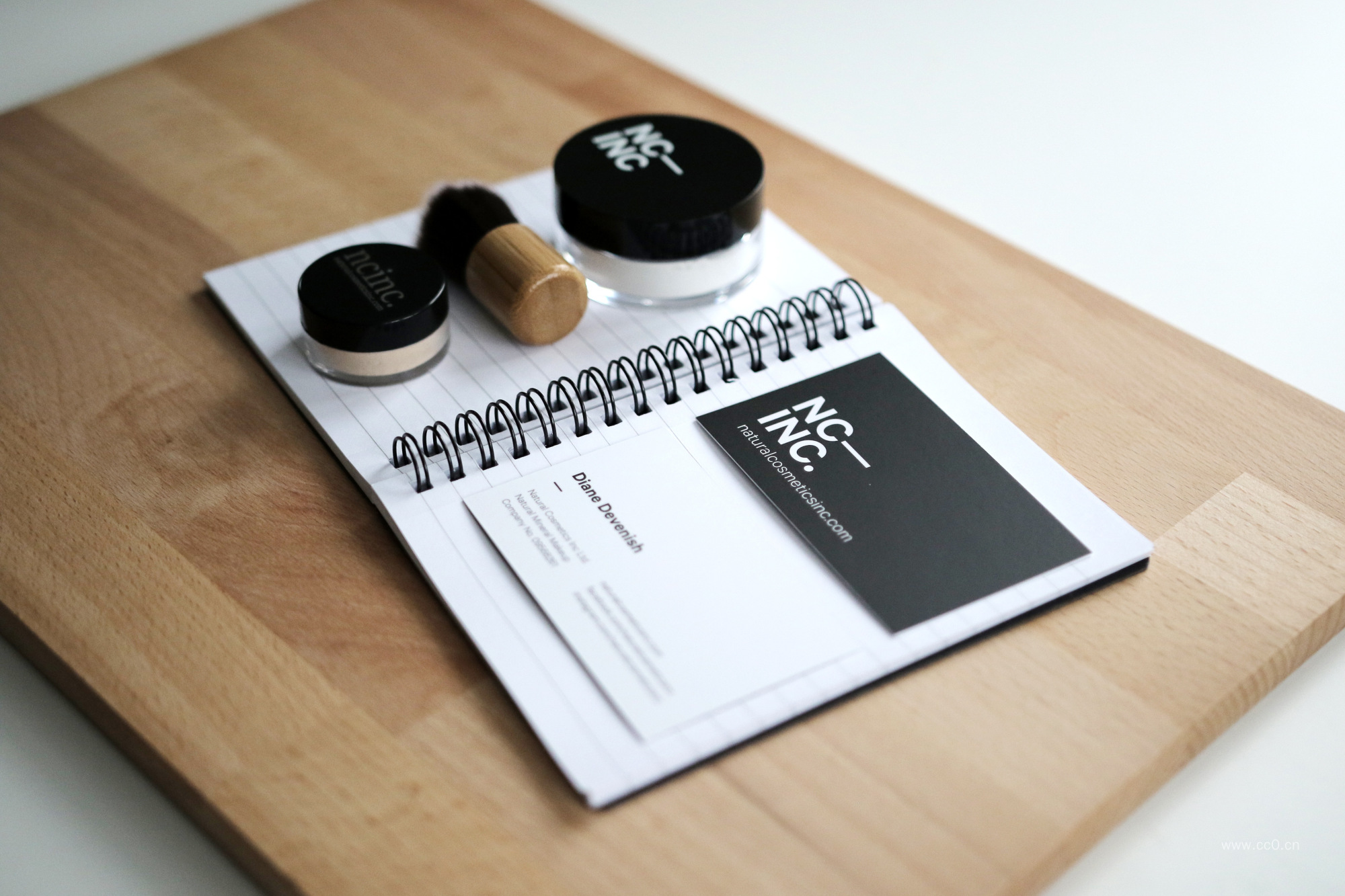 记事本与名片静物图片