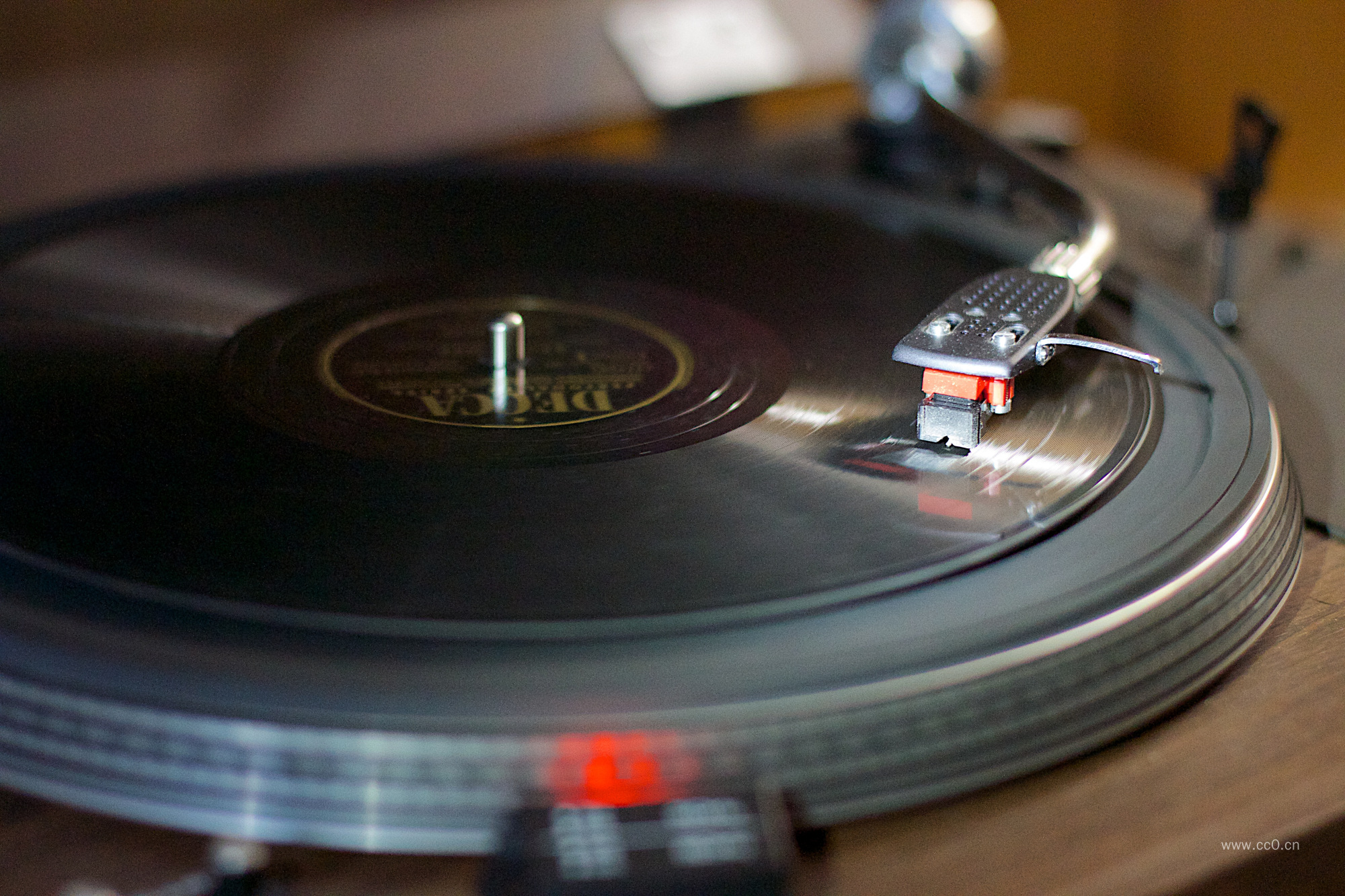 留声机上的黑胶唱片