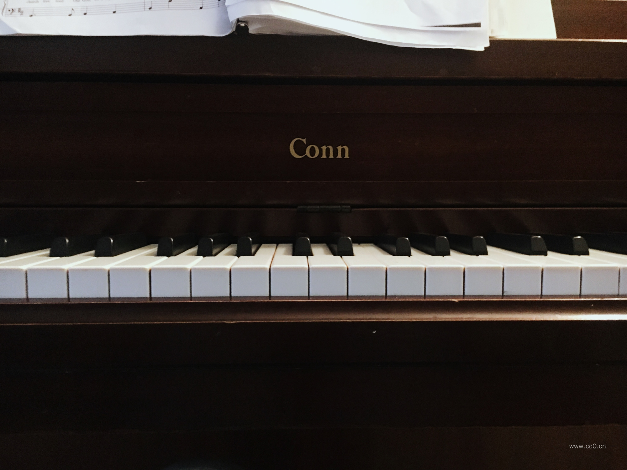 钢琴键盘图片