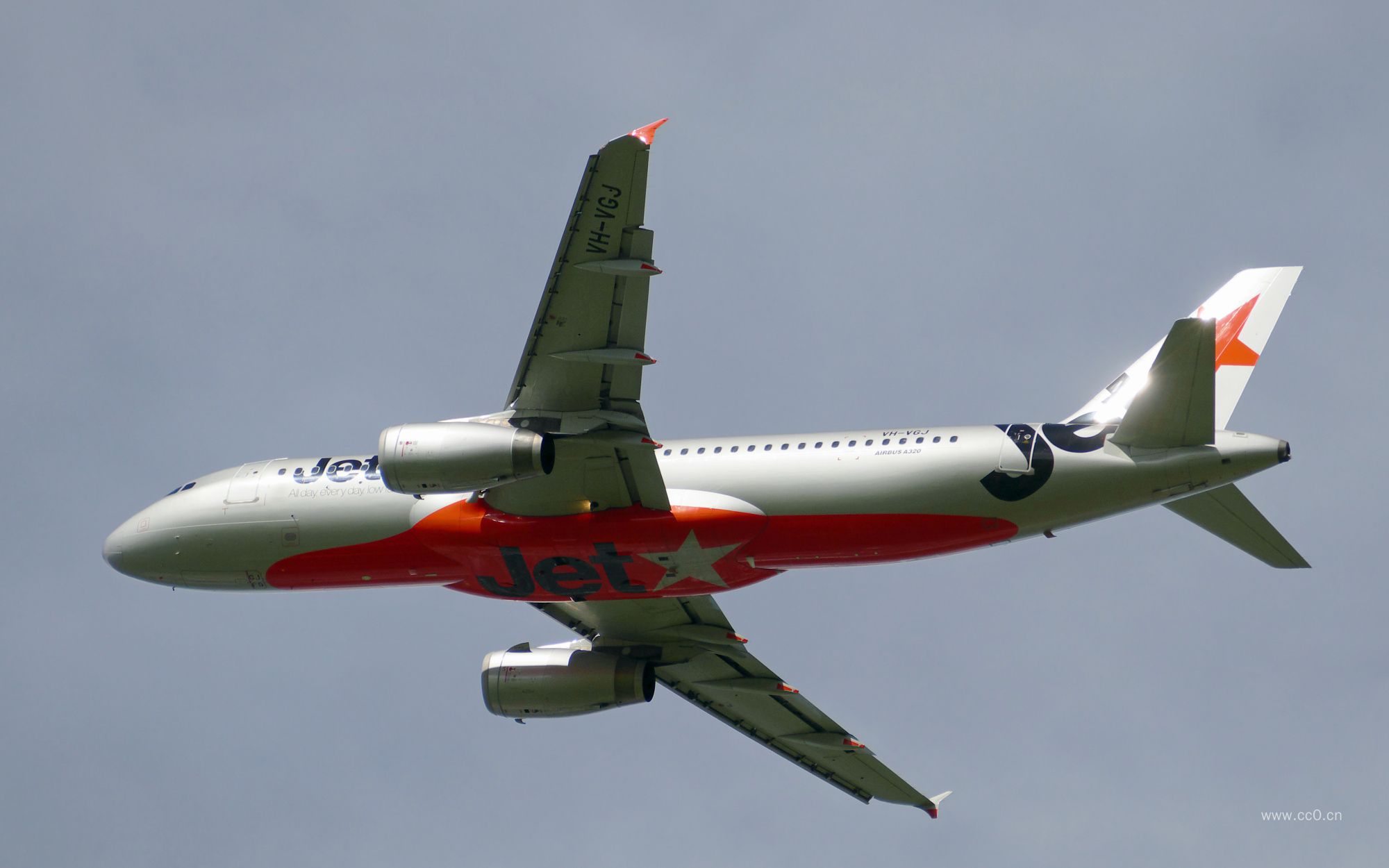 天空飞行的客机