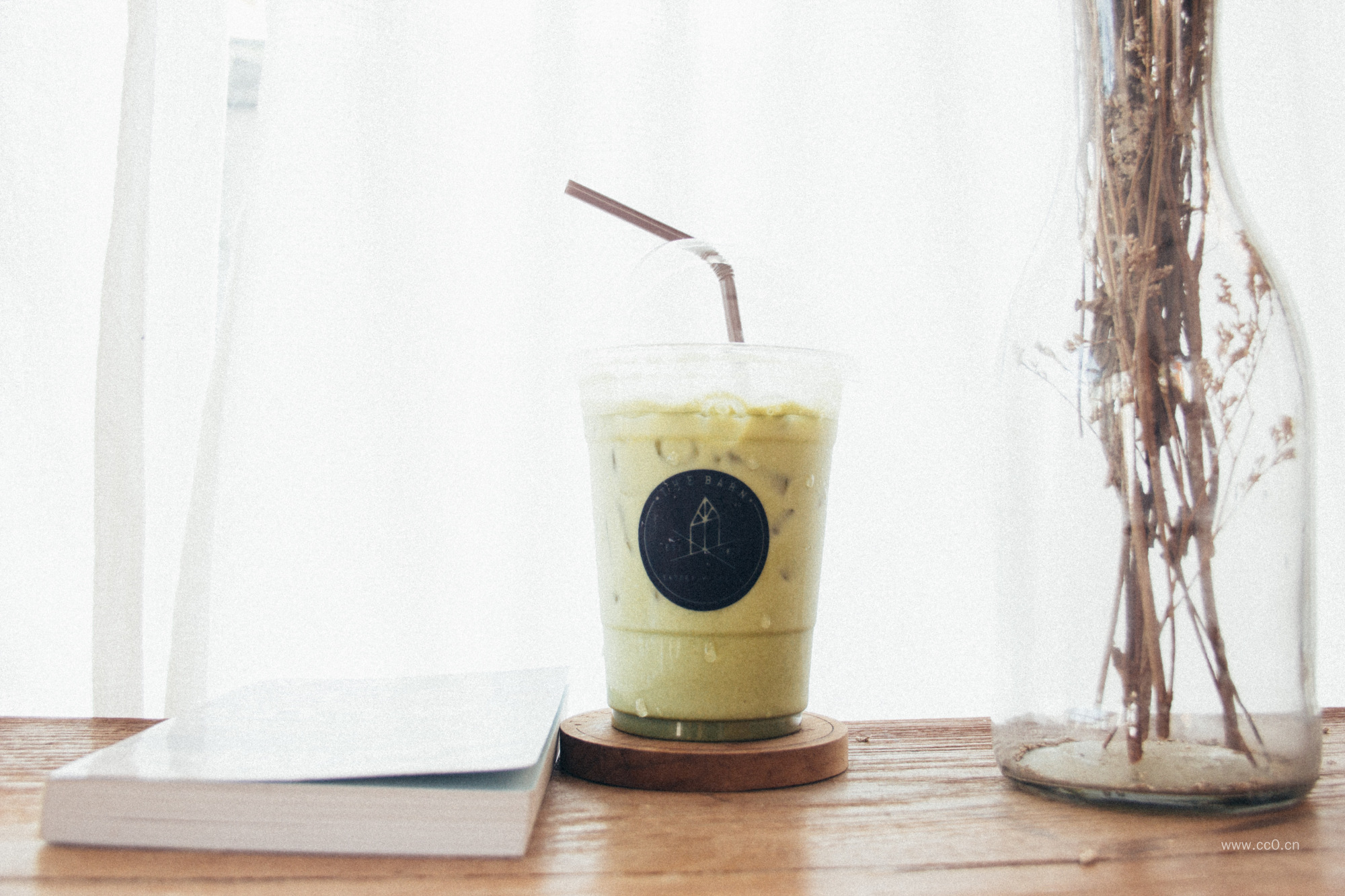 饮料与书籍图片